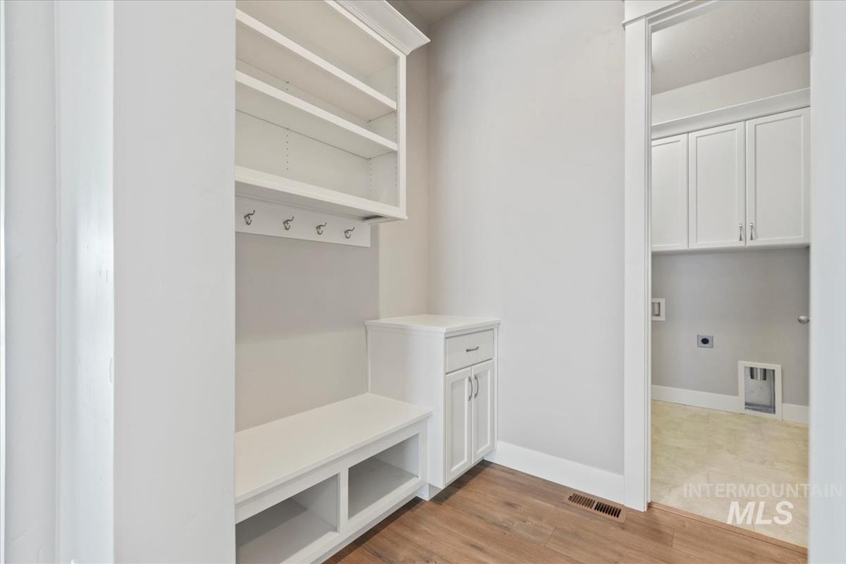 1429 N Laconia Ave., Eagle, Idaho 83616, 3 Bedrooms, 3 Bathrooms, Residential For Sale, Price $899,900, 98950999