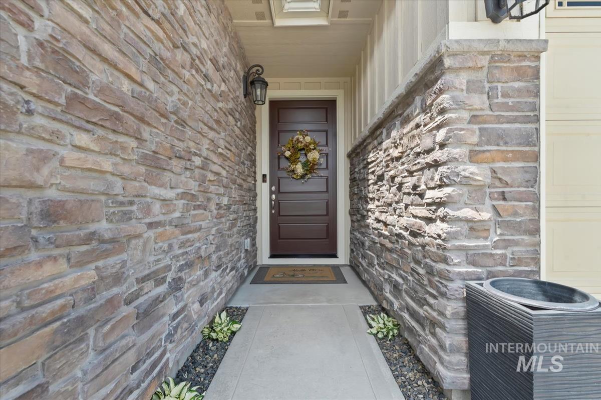 1429 N Laconia Ave., Eagle, Idaho 83616, 3 Bedrooms, 3 Bathrooms, Residential For Sale, Price $899,900, 98950999