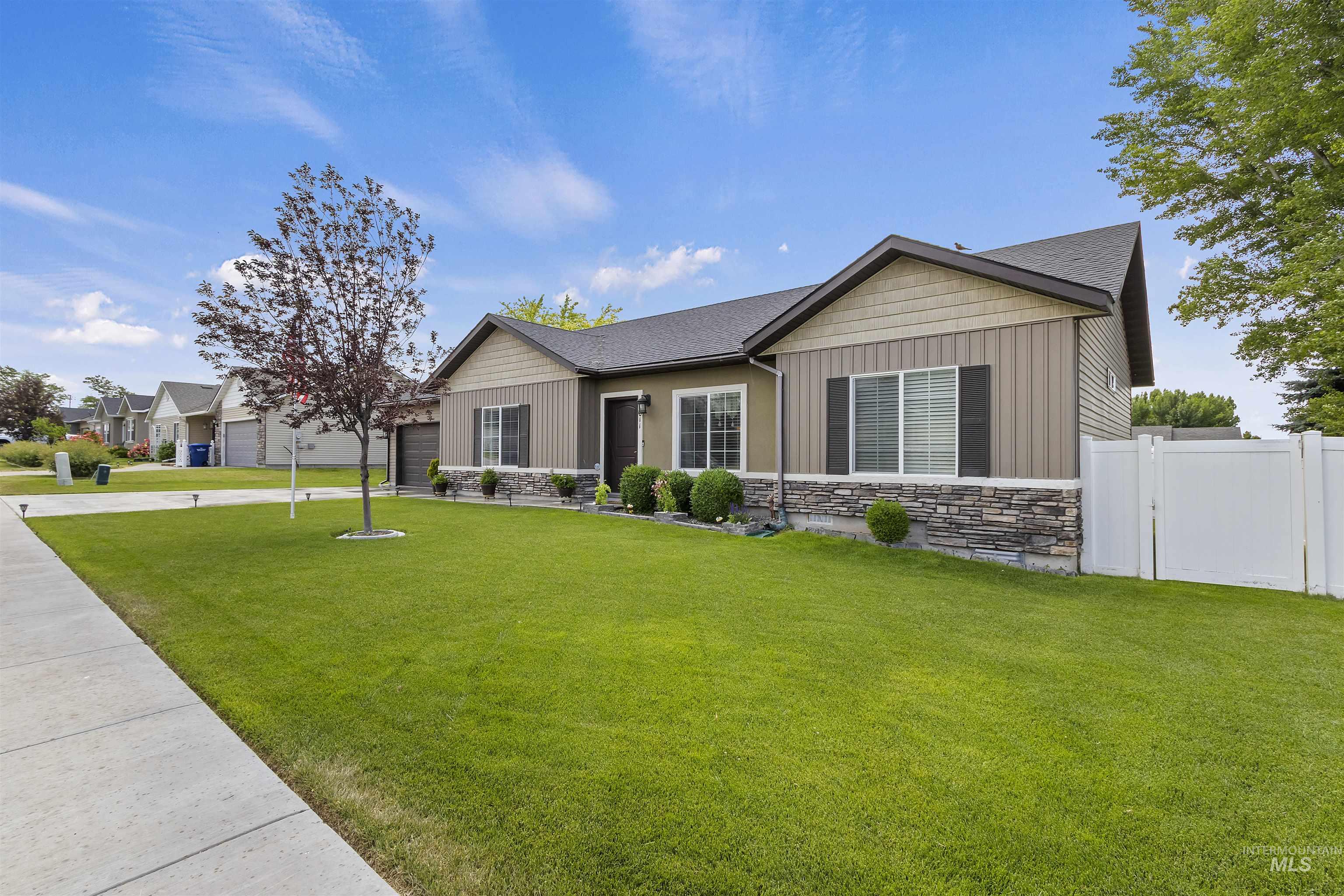 1011 Lynx, Jerome, Idaho 83338, 3 Bedrooms, 2 Bathrooms, Residential For Sale, Price $339,999, 98951097