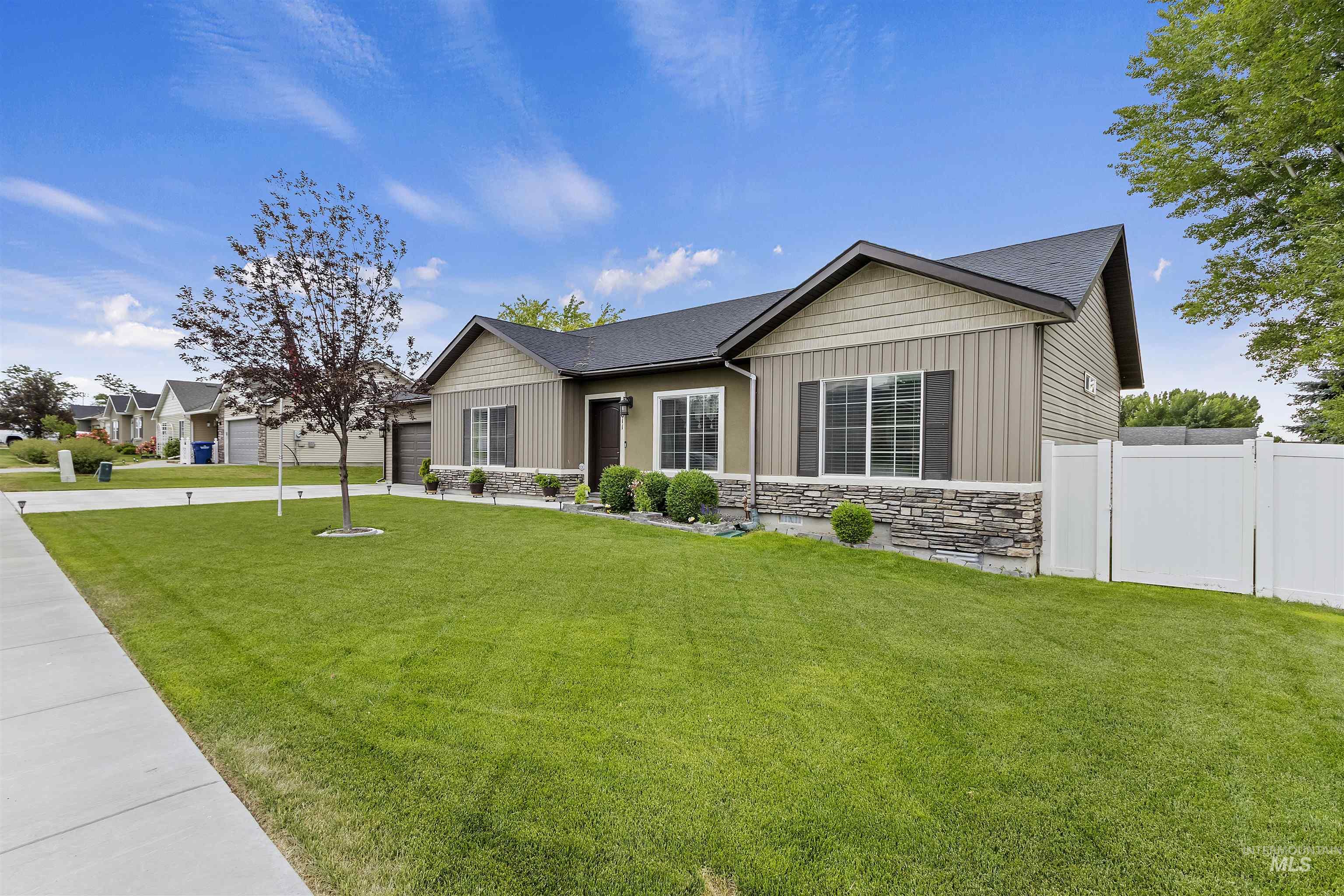 1011 Lynx, Jerome, Idaho 83338, 3 Bedrooms, 2 Bathrooms, Residential For Sale, Price $339,999, 98951097