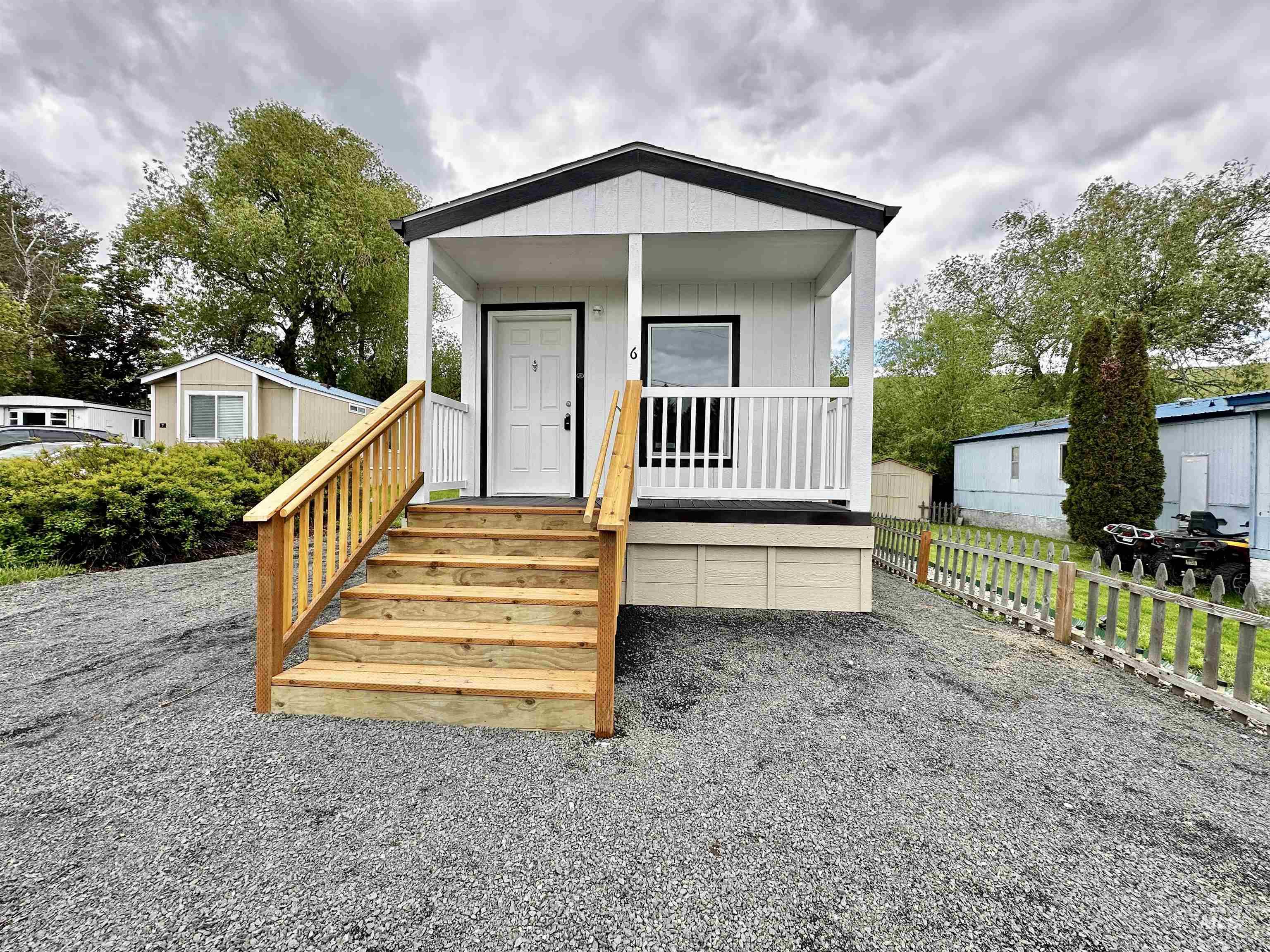 1025 Eid Rd #6, Moscow, Idaho 83843, 2 Bedrooms, 1 Bathroom, Residential For Sale, Price $93,999, 98951110