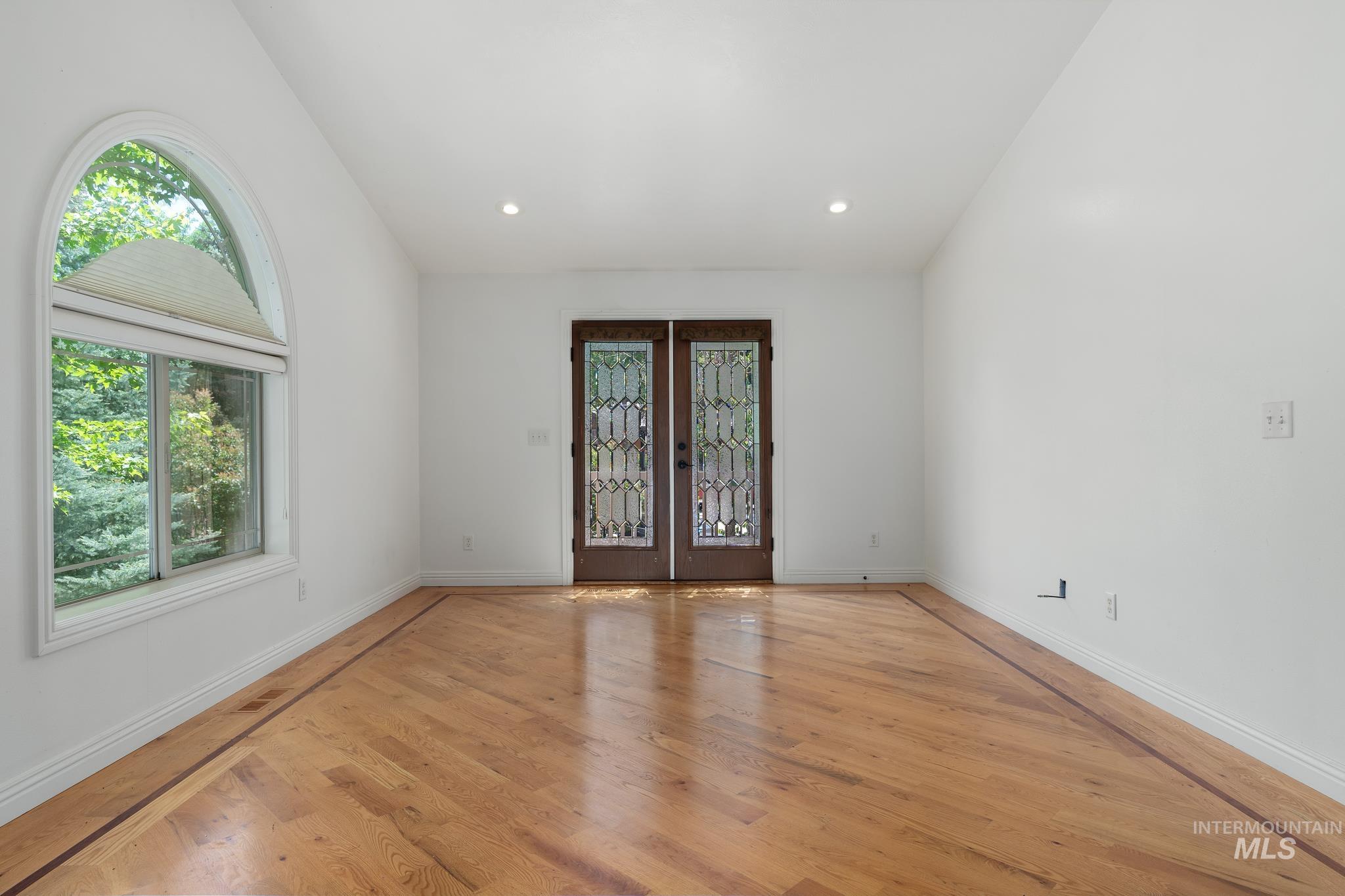 200 W Commons Rd., Idaho Falls, Idaho 83401, 6 Bedrooms, 3 Bathrooms, Residential For Sale, Price $759,000, 98951112