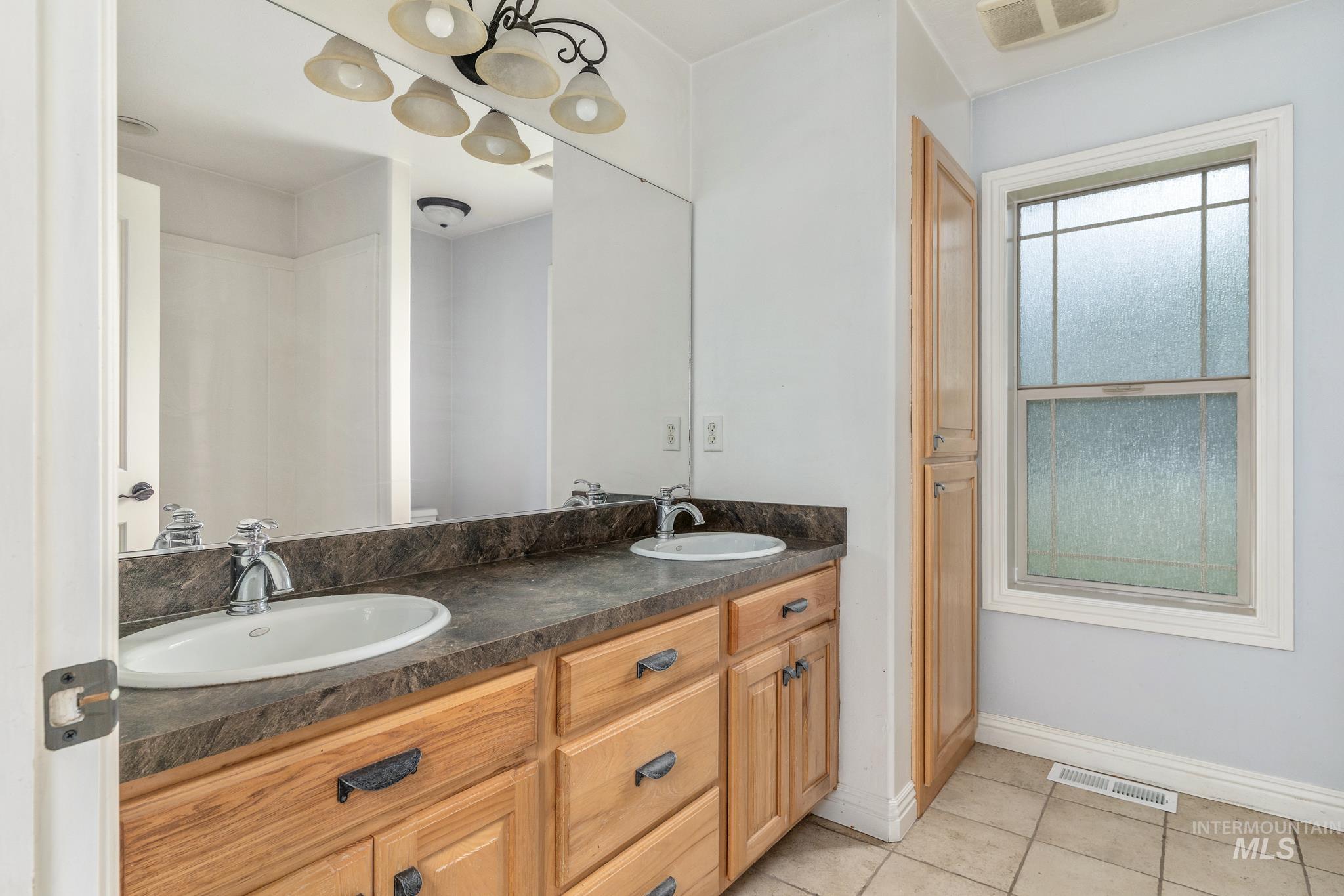 200 W Commons Rd., Idaho Falls, Idaho 83401, 6 Bedrooms, 3 Bathrooms, Residential For Sale, Price $759,000, 98951112