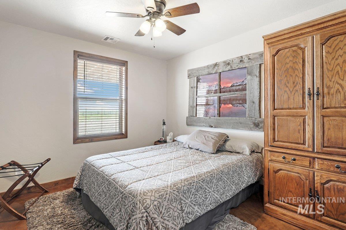 2040 E 2200 N, Twin Falls, Idaho 83301, 9 Bedrooms, 6 Bathrooms, Residential For Sale, Price $1,240,000, 98951137