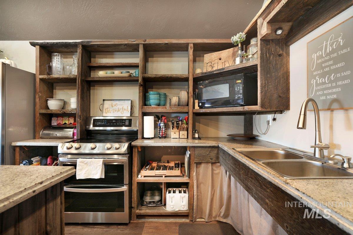 2040 E 2200 N, Twin Falls, Idaho 83301, 9 Bedrooms, 6 Bathrooms, Residential For Sale, Price $1,240,000, 98951137