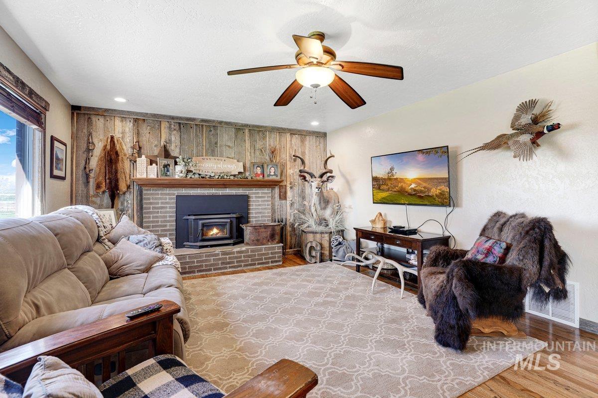 2040 E 2200 N, Twin Falls, Idaho 83301, 9 Bedrooms, 6 Bathrooms, Residential For Sale, Price $1,240,000, 98951137