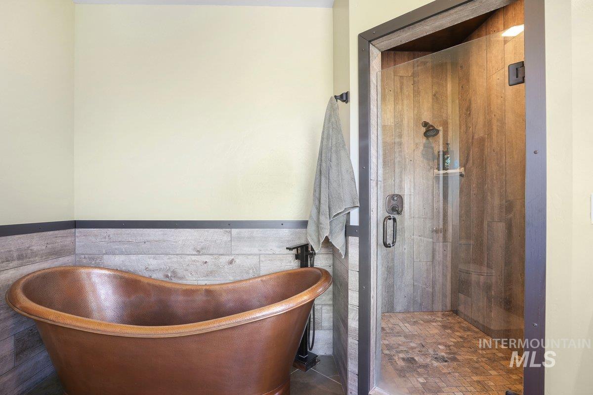 2040 E 2200 N, Twin Falls, Idaho 83301, 9 Bedrooms, 6 Bathrooms, Residential For Sale, Price $1,240,000, 98951137