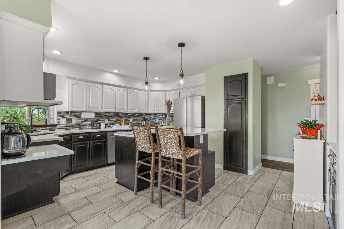 965 Horse Lane, Lewiston, Idaho 83501, 3 Bedrooms, 4 Bathrooms, Residential For Sale, Price $849,900, 98951152