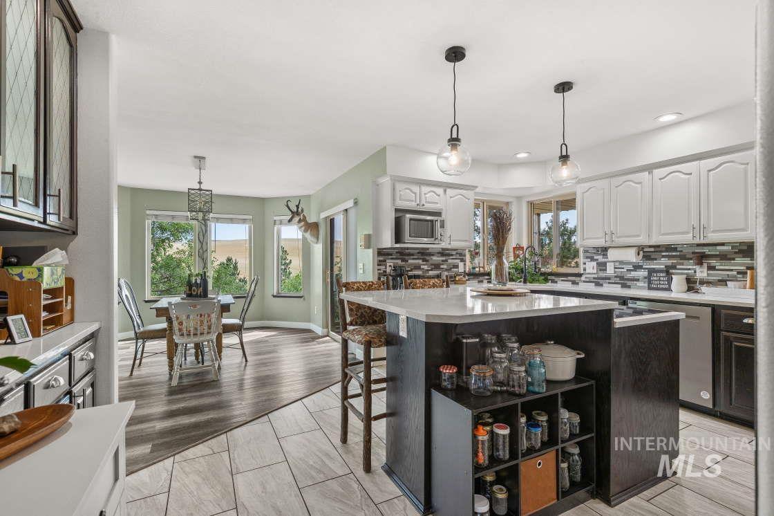 965 Horse Lane, Lewiston, Idaho 83501, 3 Bedrooms, 4 Bathrooms, Residential For Sale, Price $849,900, 98951152