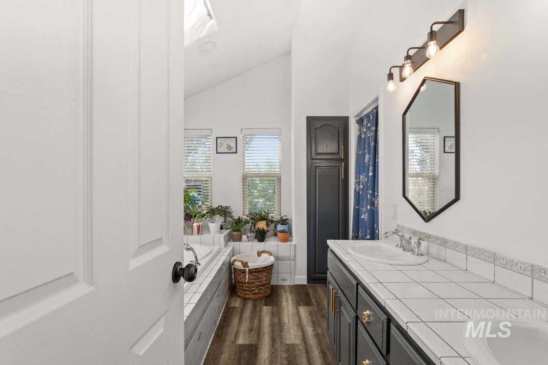 965 Horse Lane, Lewiston, Idaho 83501, 3 Bedrooms, 4 Bathrooms, Residential For Sale, Price $849,900, 98951152