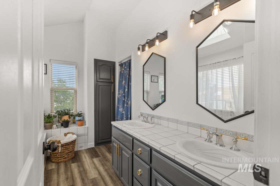 965 Horse Lane, Lewiston, Idaho 83501, 3 Bedrooms, 4 Bathrooms, Residential For Sale, Price $849,900, 98951152