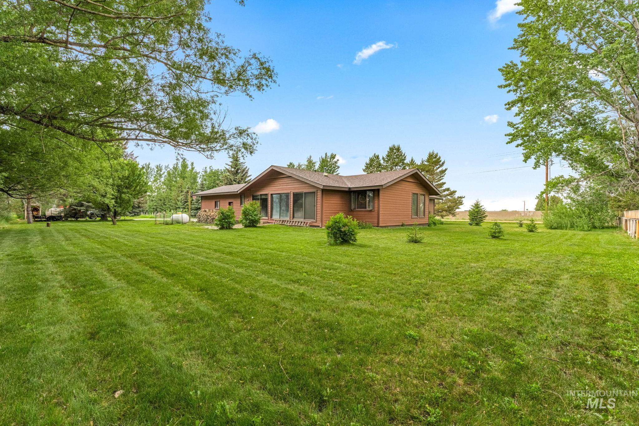 4 N 100 W, Fairfield, Idaho 83327, 3 Bedrooms, 2 Bathrooms, Residential For Sale, Price $460,000, 98951159