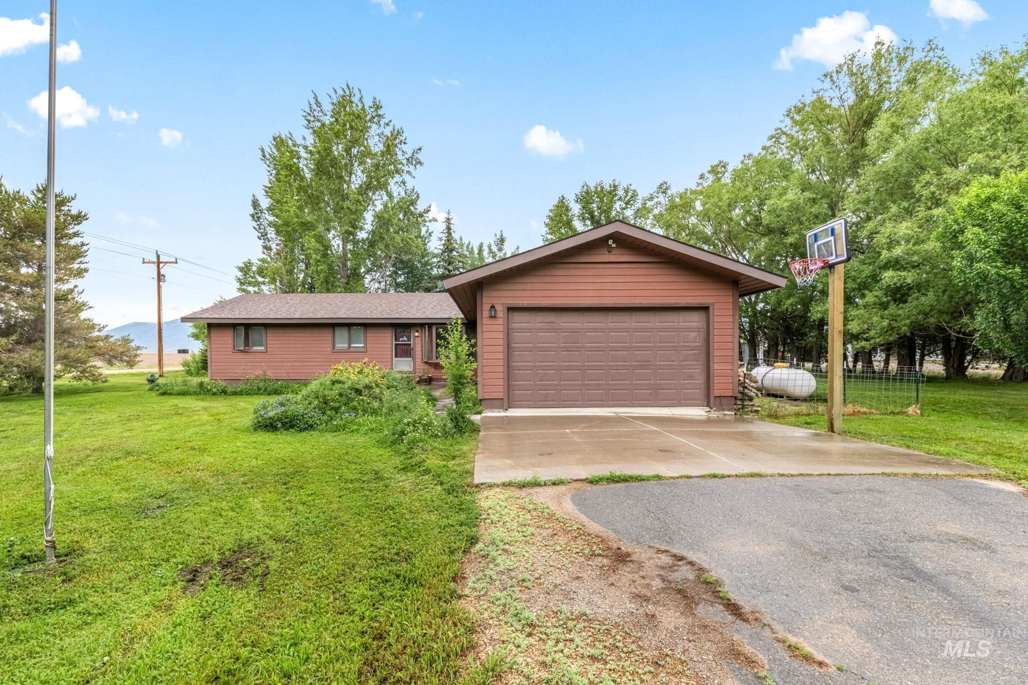 4 N 100 W, Fairfield, Idaho 83327, 3 Bedrooms, 2 Bathrooms, Residential For Sale, Price $460,000, 98951159