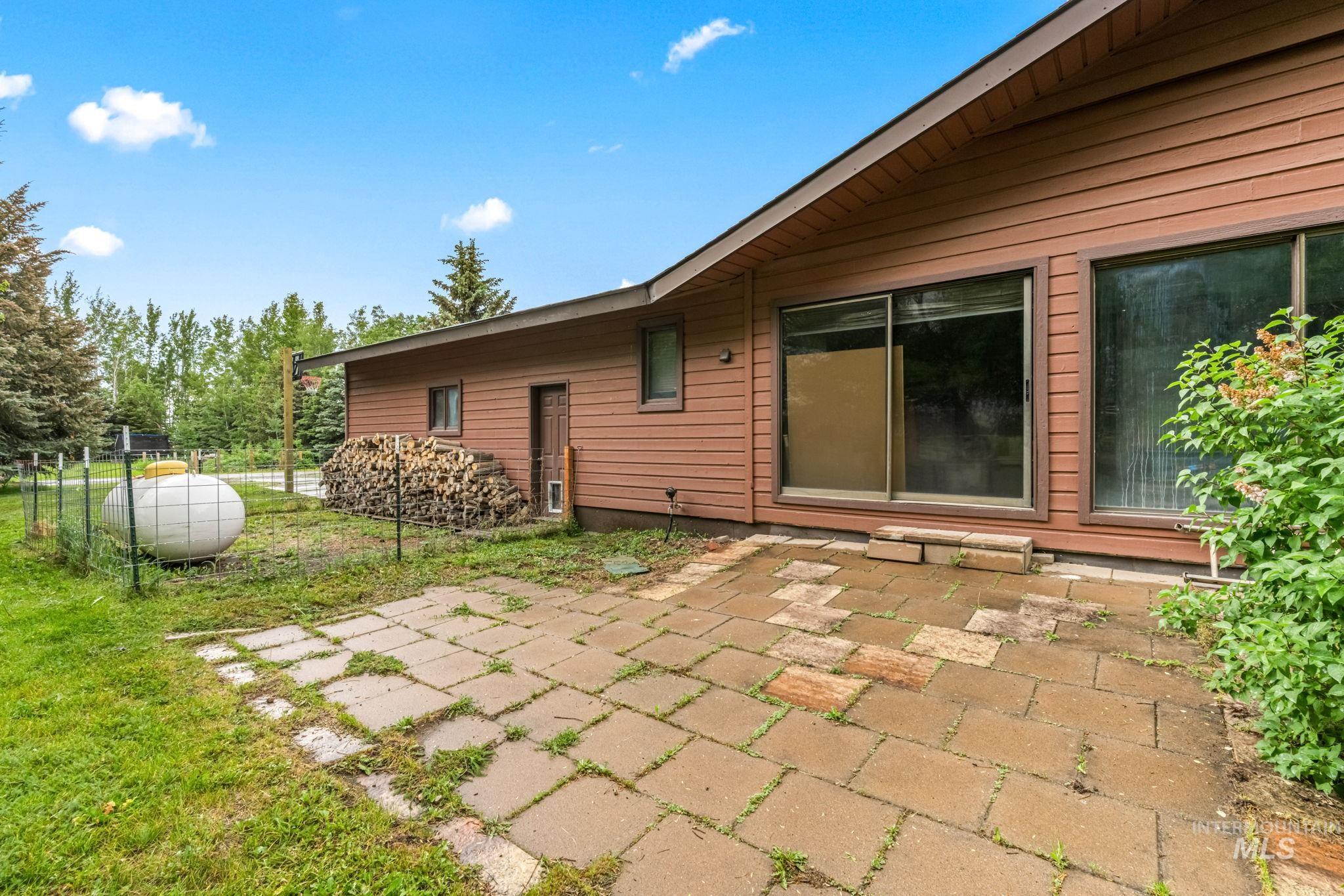 4 N 100 W, Fairfield, Idaho 83327, 3 Bedrooms, 2 Bathrooms, Residential For Sale, Price $460,000, 98951159