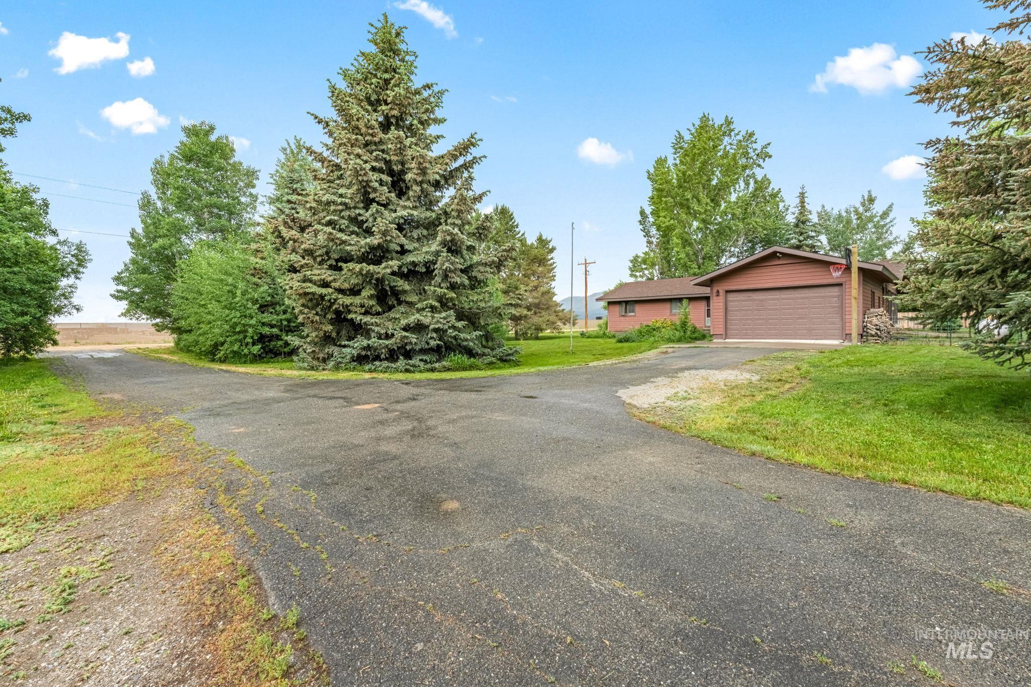 4 N 100 W, Fairfield, Idaho 83327, 3 Bedrooms, 2 Bathrooms, Residential For Sale, Price $460,000, 98951159