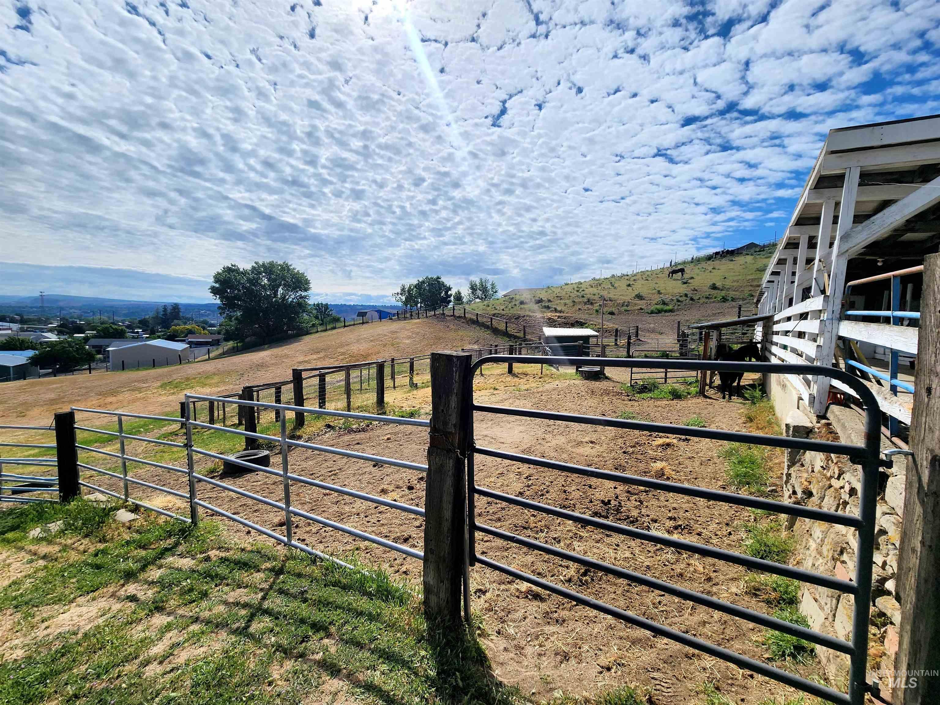 1441 Pound Lane, Clarkston, Washington 99403, 6 Bedrooms, 3.5 Bathrooms, Residential For Sale, Price $1,250,000, 98951180