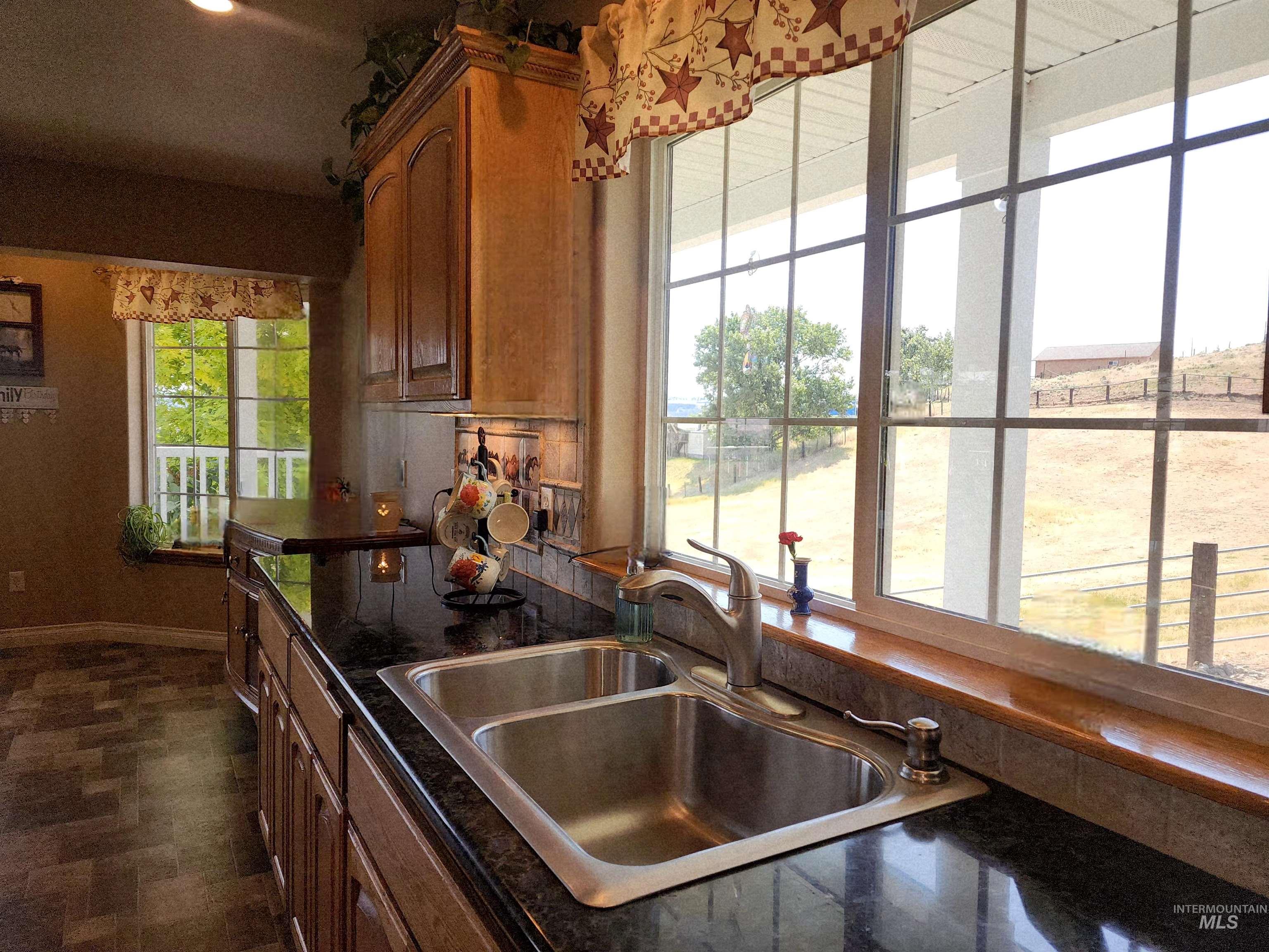 1441 Pound Lane, Clarkston, Washington 99403, 6 Bedrooms, 3.5 Bathrooms, Residential For Sale, Price $1,250,000, 98951180