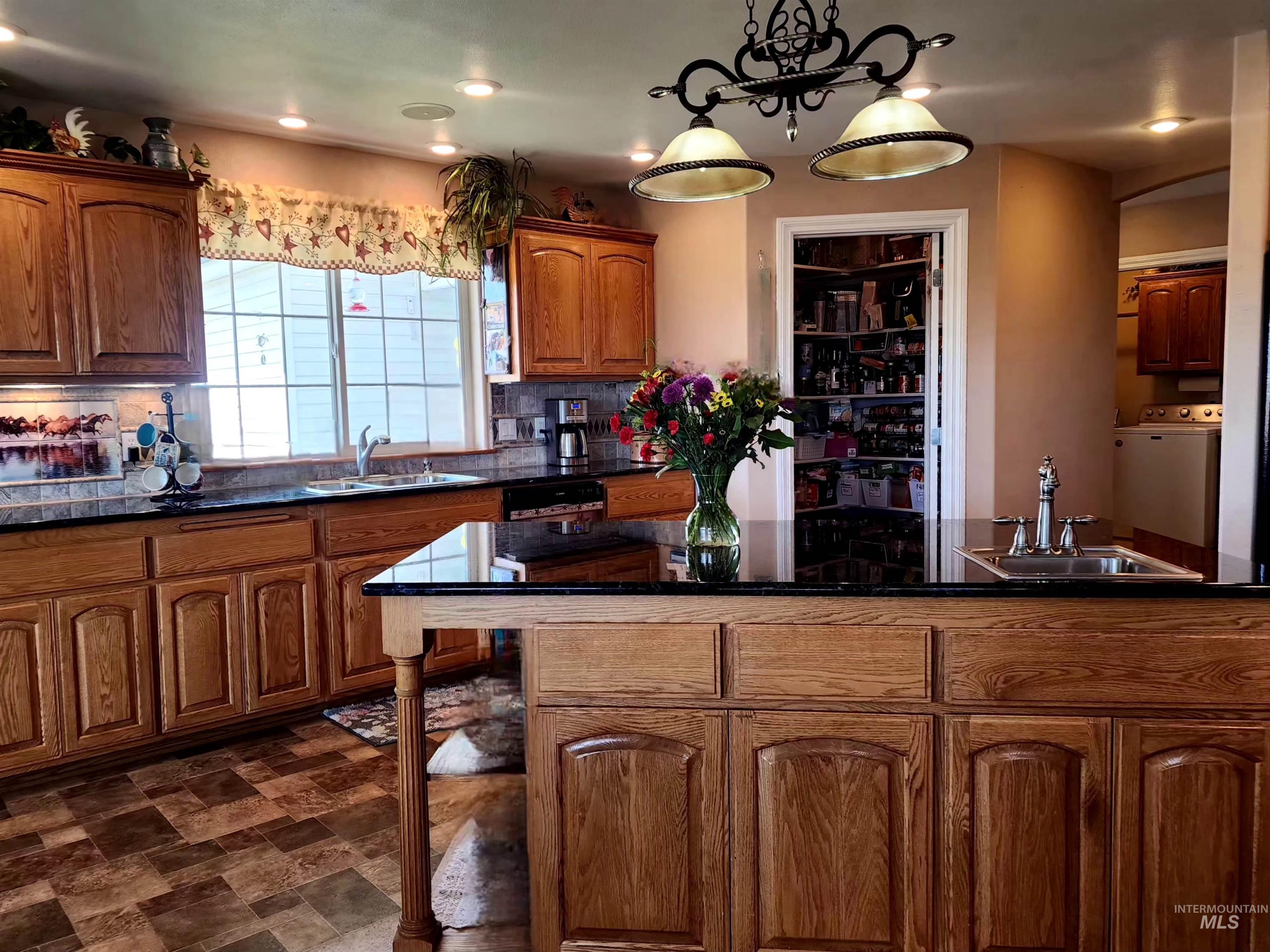 1441 Pound Lane, Clarkston, Washington 99403, 6 Bedrooms, 3.5 Bathrooms, Residential For Sale, Price $1,250,000, 98951180