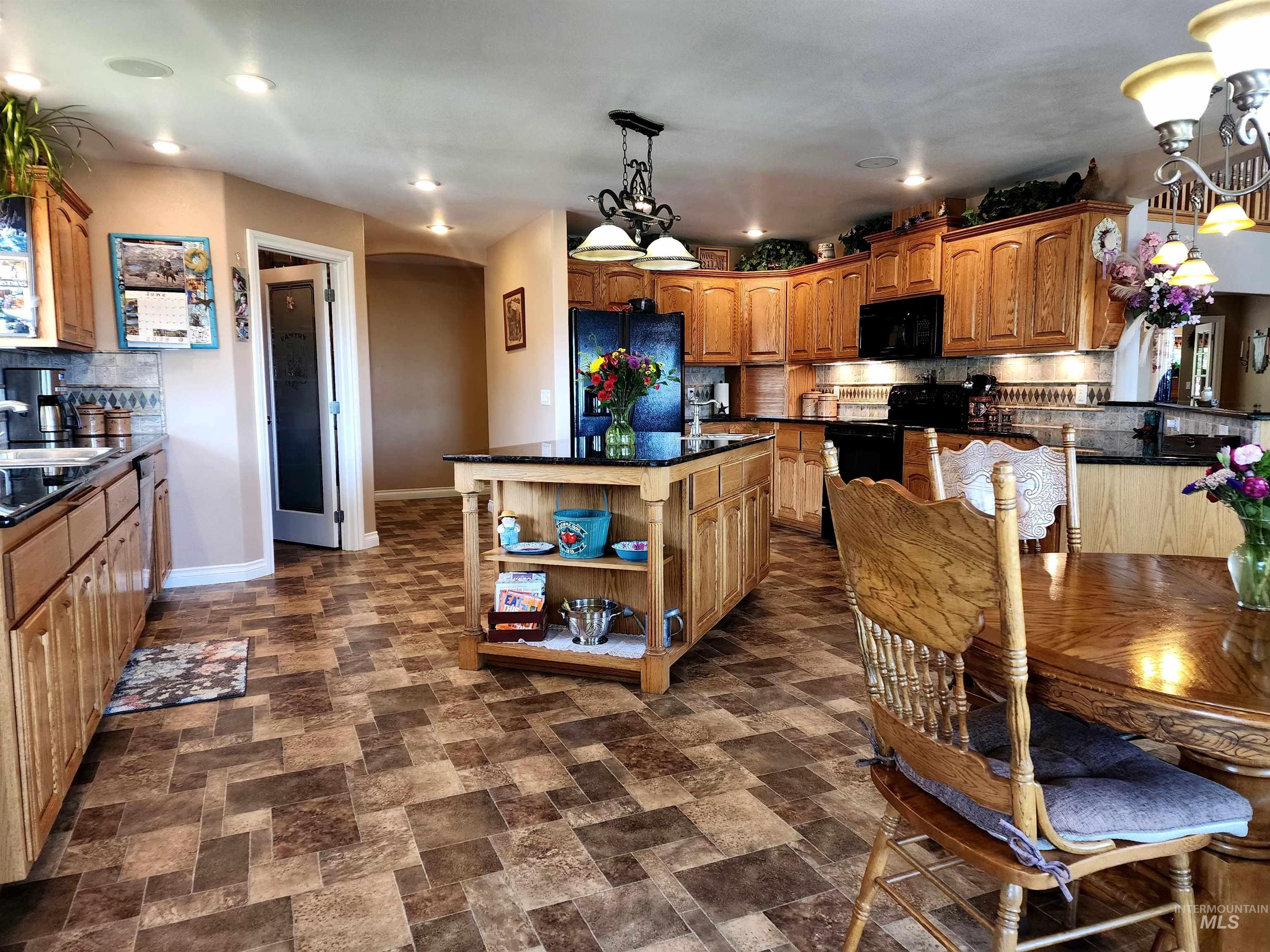 1441 Pound Lane, Clarkston, Washington 99403, 6 Bedrooms, 3.5 Bathrooms, Residential For Sale, Price $1,250,000, 98951180