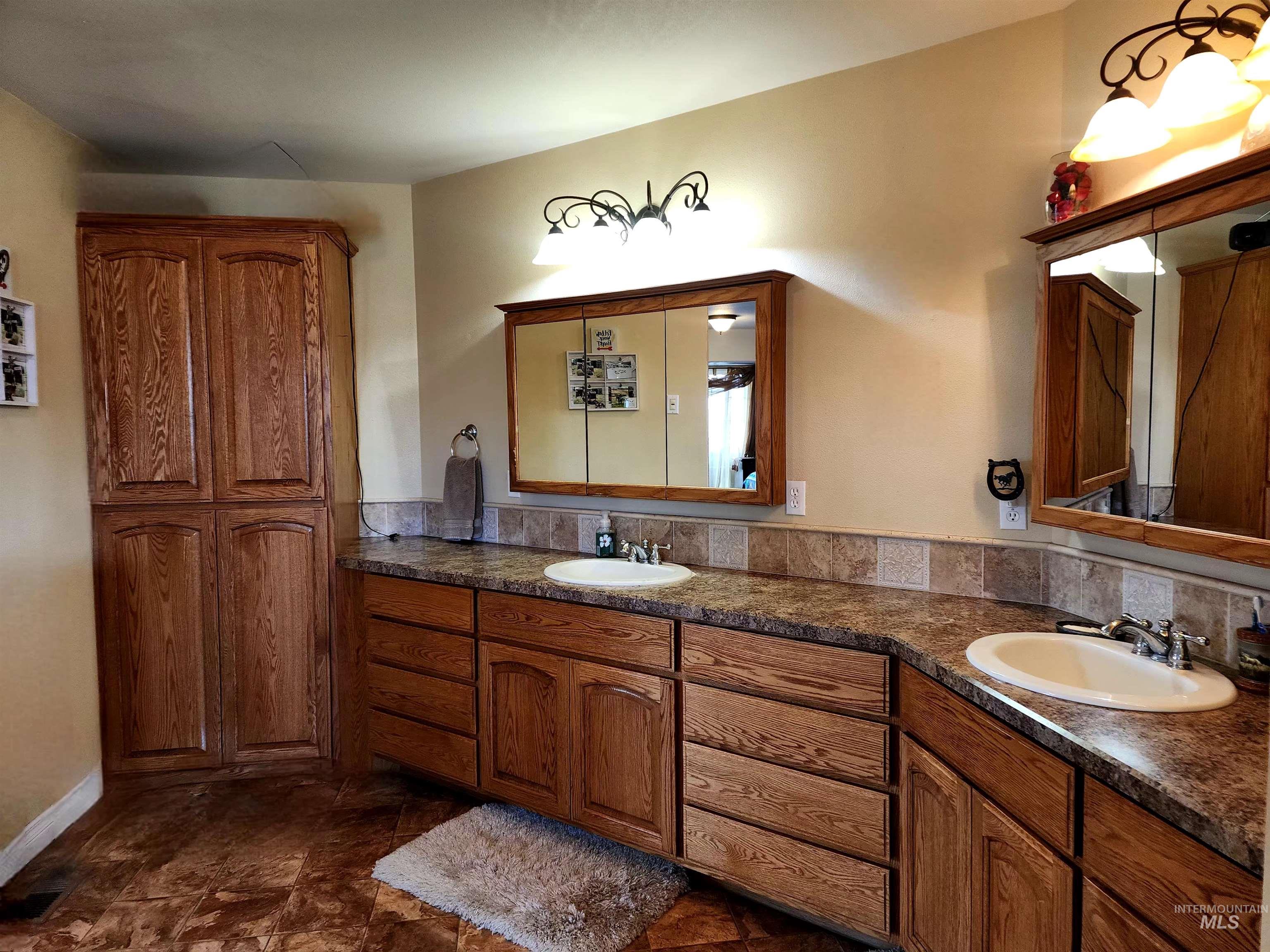 1441 Pound Lane, Clarkston, Washington 99403, 6 Bedrooms, 3.5 Bathrooms, Residential For Sale, Price $1,250,000, 98951180