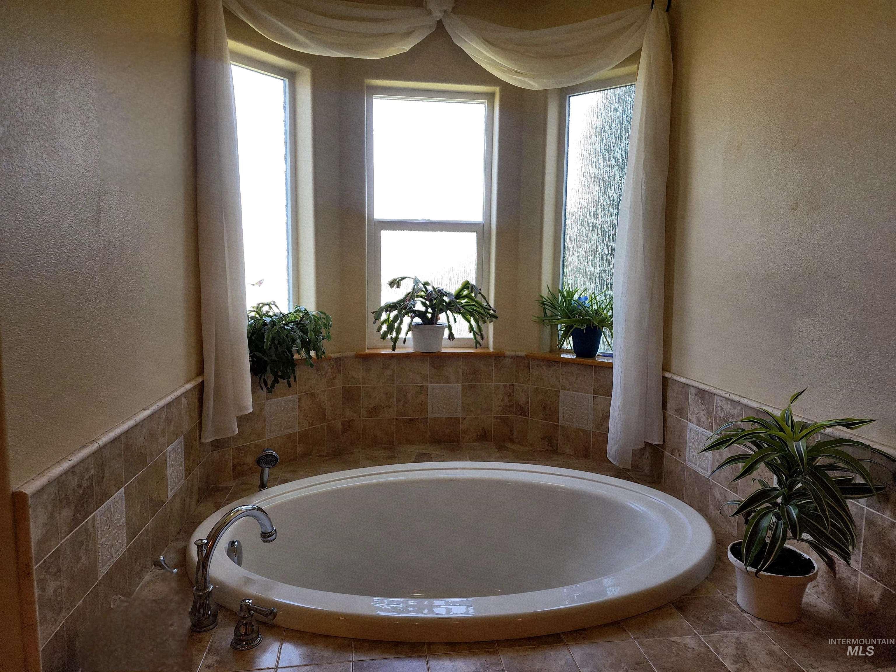 1441 Pound Lane, Clarkston, Washington 99403, 6 Bedrooms, 3.5 Bathrooms, Residential For Sale, Price $1,250,000, 98951180