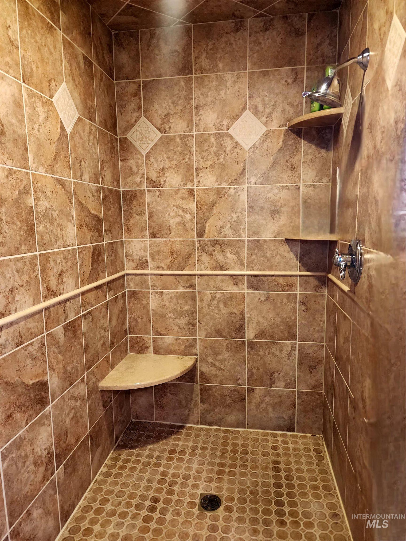 1441 Pound Lane, Clarkston, Washington 99403, 6 Bedrooms, 3.5 Bathrooms, Residential For Sale, Price $1,250,000, 98951180