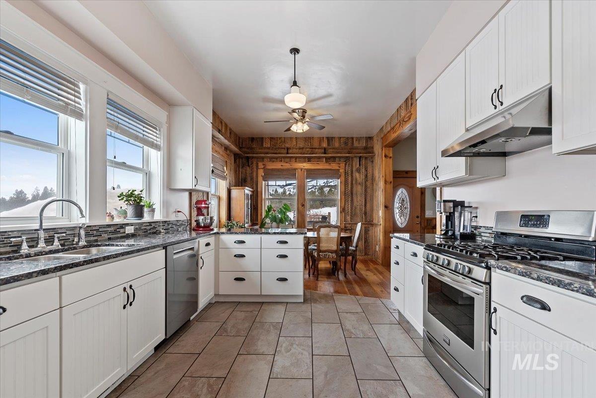 675 W Russell Dr, Prairie, Idaho 83647, 3 Bedrooms, 2 Bathrooms, Residential For Sale, Price $800,000, 98951188