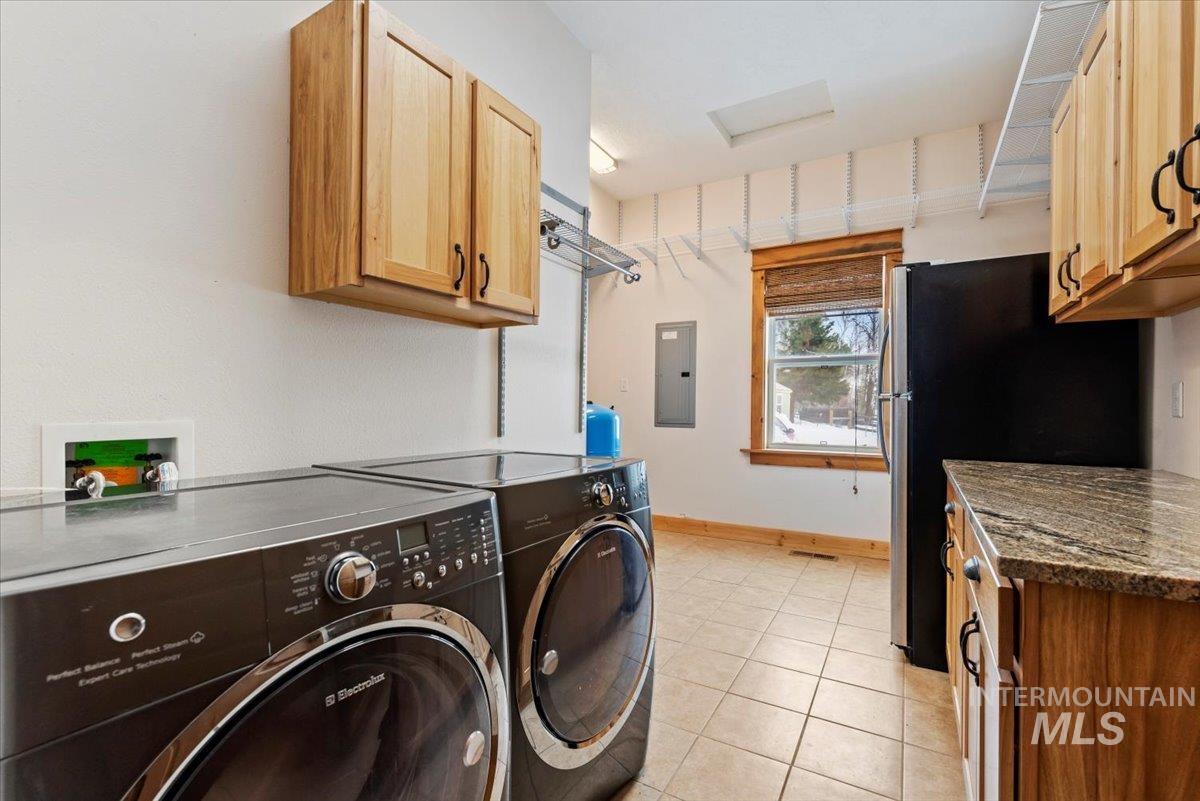 675 W Russell Dr, Prairie, Idaho 83647, 3 Bedrooms, 2 Bathrooms, Residential For Sale, Price $800,000, 98951188