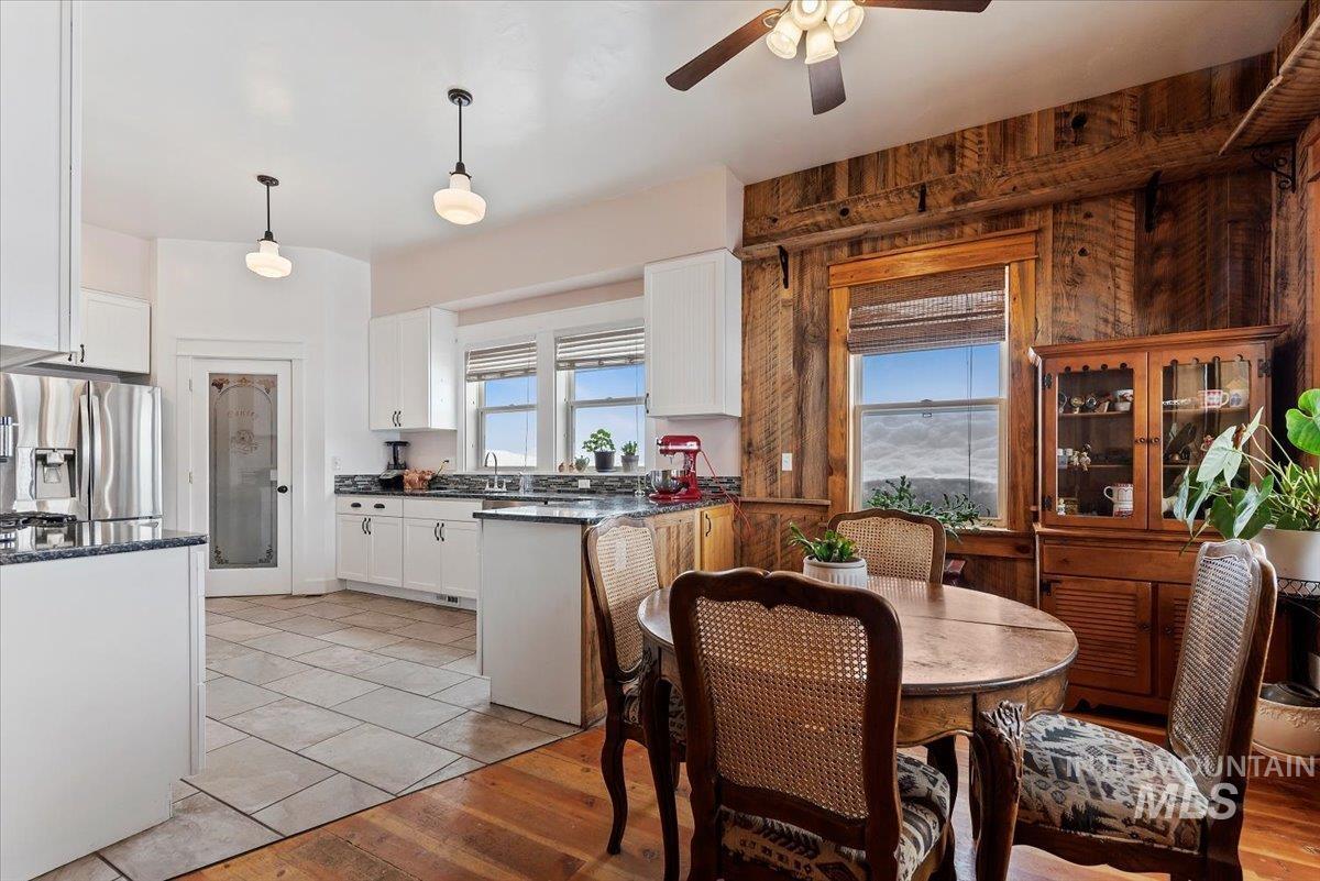 675 W Russell Dr, Prairie, Idaho 83647, 3 Bedrooms, 2 Bathrooms, Residential For Sale, Price $800,000, 98951188