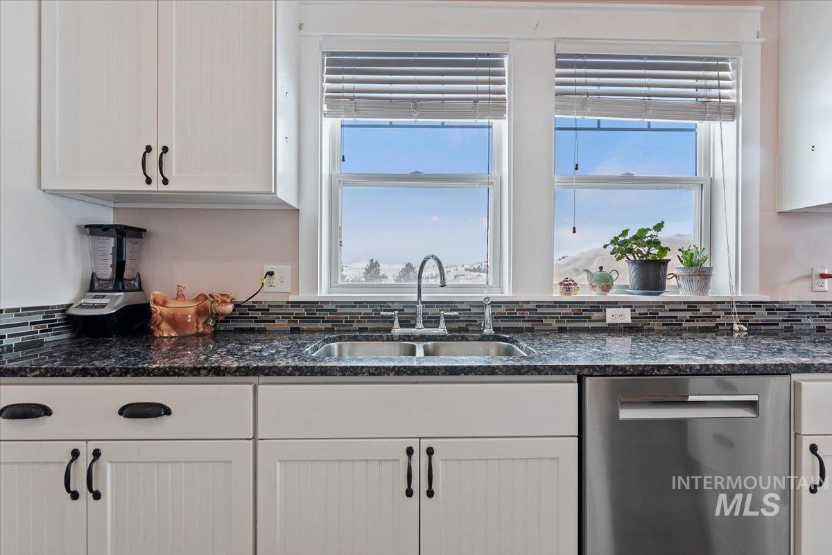 675 W Russell Dr, Prairie, Idaho 83647, 3 Bedrooms, 2 Bathrooms, Residential For Sale, Price $800,000, 98951188