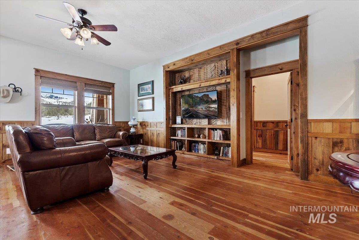 675 W Russell Dr, Prairie, Idaho 83647, 3 Bedrooms, 2 Bathrooms, Residential For Sale, Price $800,000, 98951188