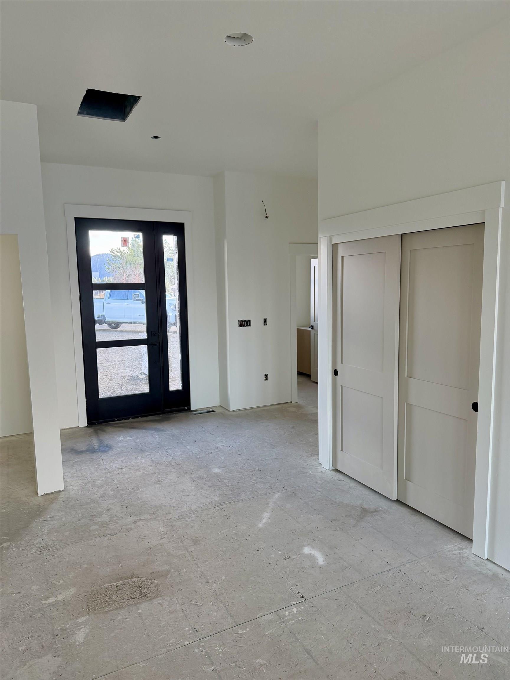 View of foyer entrance