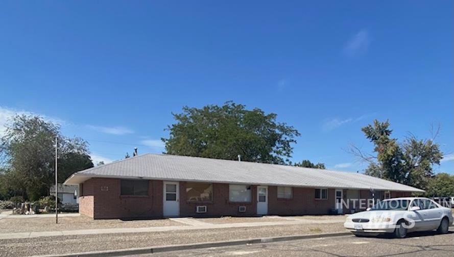 411 NW 1st St, Ontario, Oregon 97914, 2 Bedrooms, 1 Bathroom, Residential Income For Sale, Price $779,000, 98951240