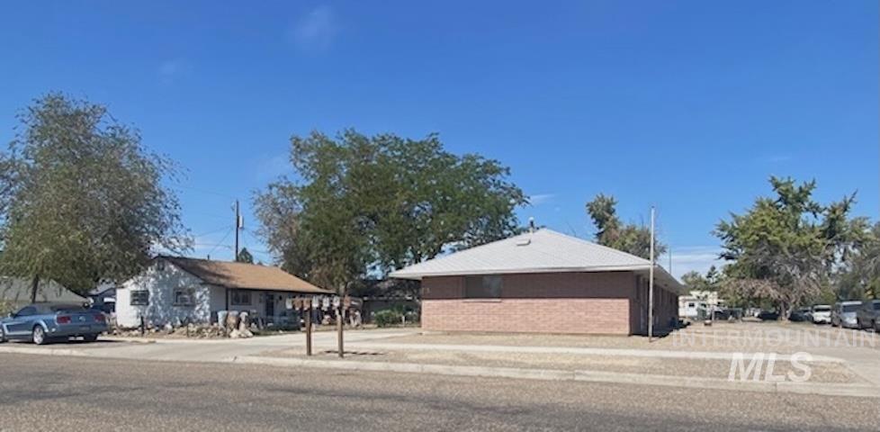 411 NW 1st St, Ontario, Oregon 97914, 2 Bedrooms, 1 Bathroom, Residential Income For Sale, Price $779,000, 98951240