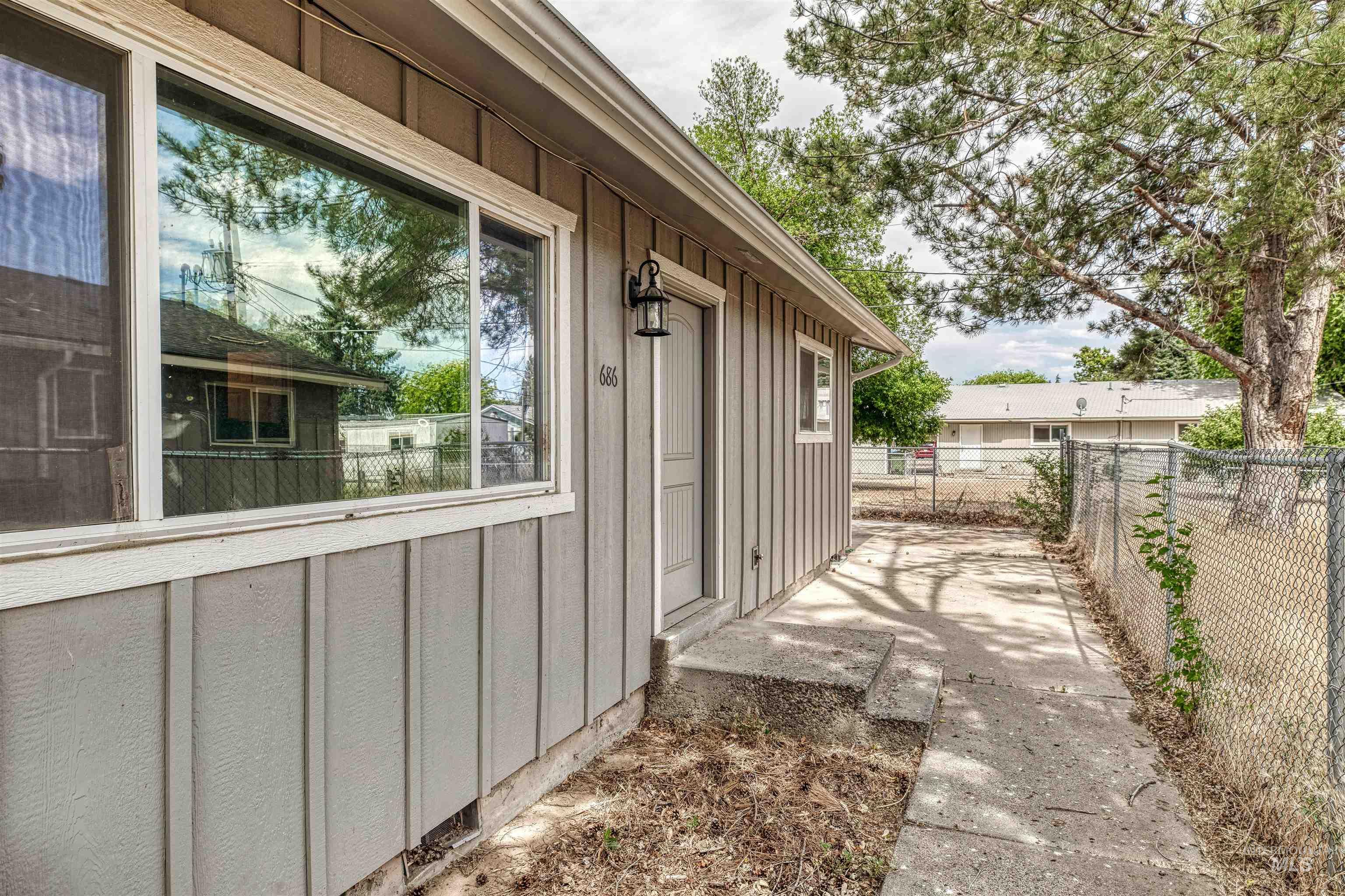 684/686 NW 6th St, Ontario, Oregon 97914, 2 Bedrooms, 1 Bathroom, Residential Income For Sale, Price $365,000, 98951271