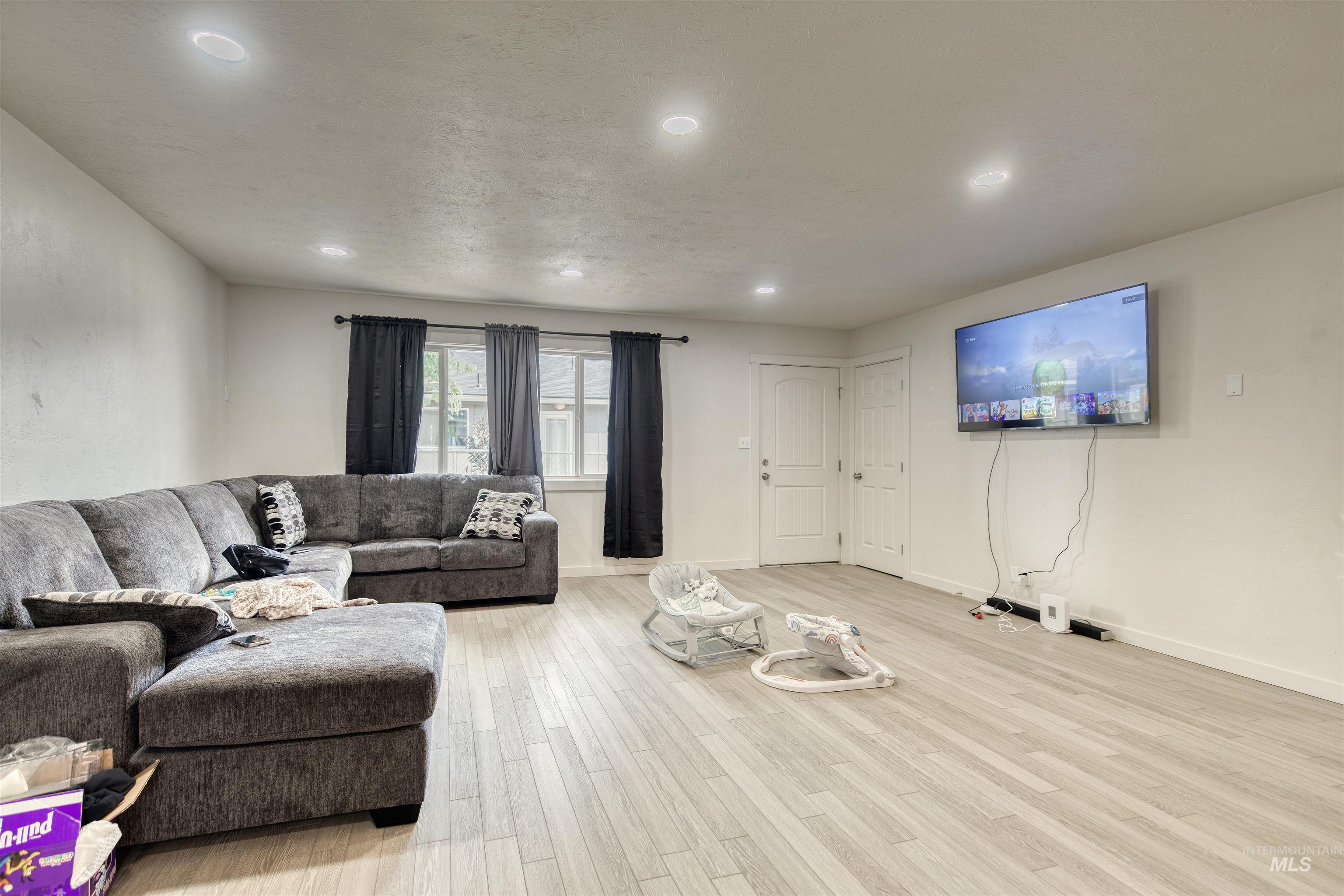 684/686 NW 6th St, Ontario, Oregon 97914, 2 Bedrooms, 1 Bathroom, Residential Income For Sale, Price $365,000, 98951271