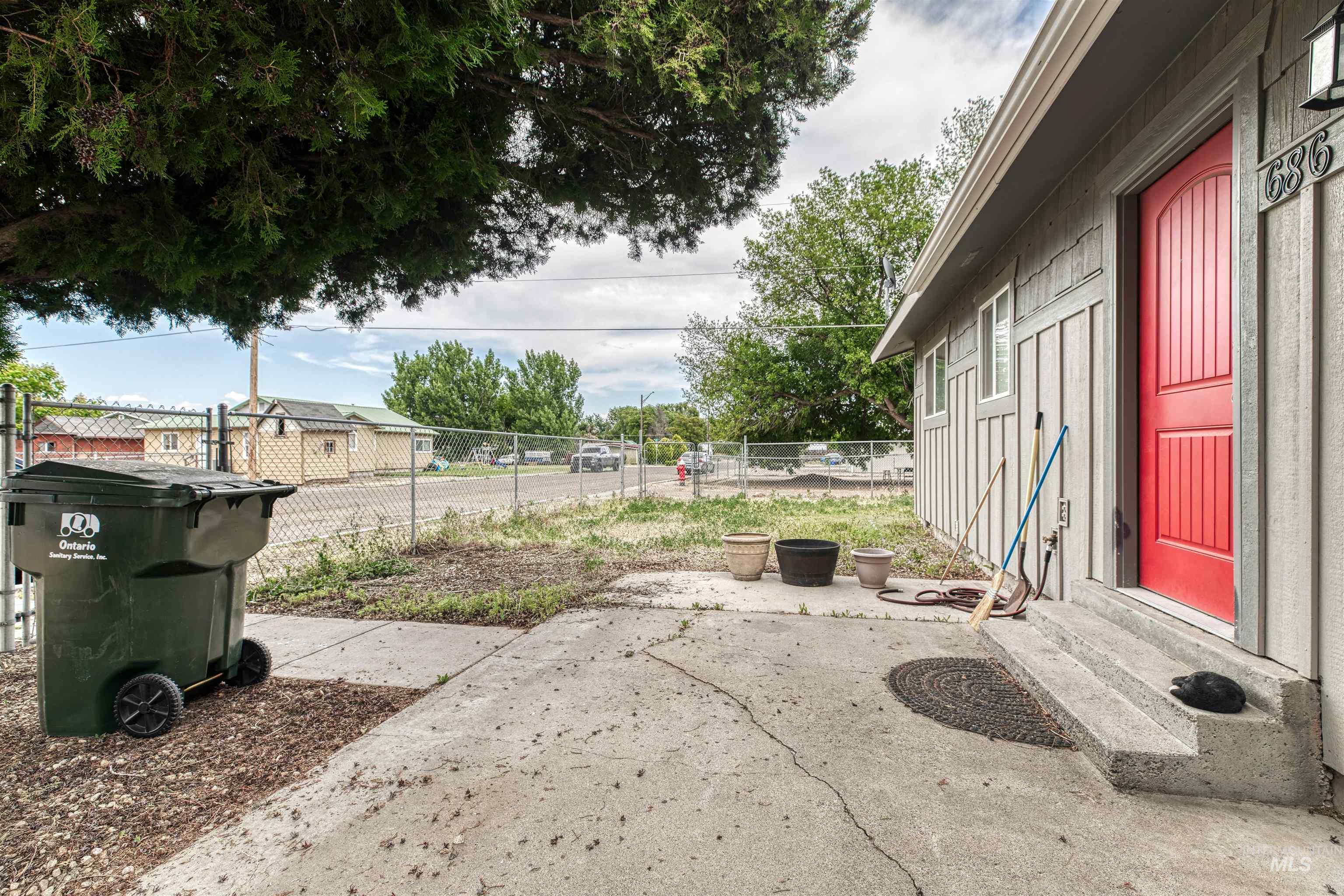 684/686 NW 6th St, Ontario, Oregon 97914, 2 Bedrooms, 1 Bathroom, Residential Income For Sale, Price $365,000, 98951271