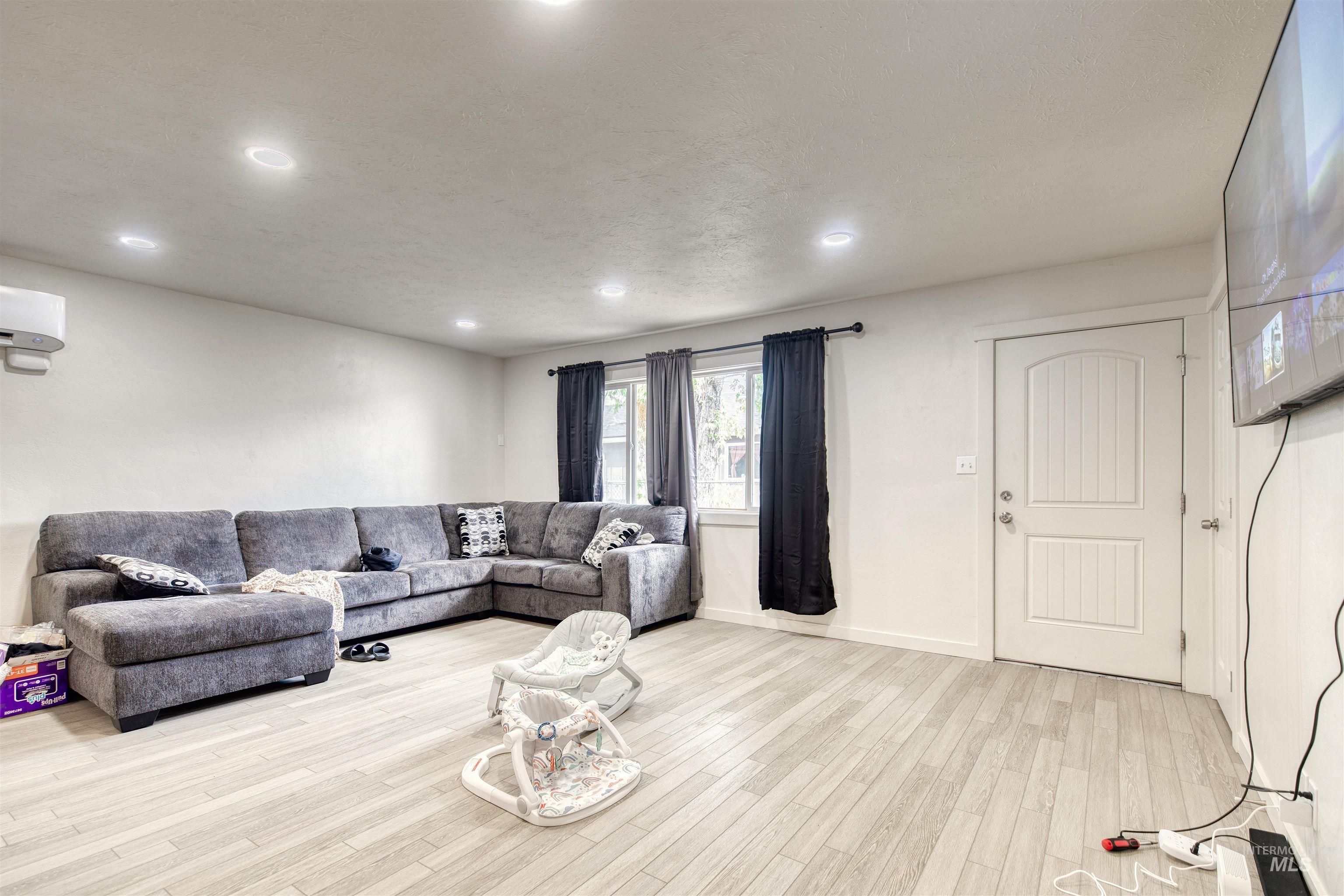 684/686 NW 6th St, Ontario, Oregon 97914, 2 Bedrooms, 1 Bathroom, Residential Income For Sale, Price $365,000, 98951271