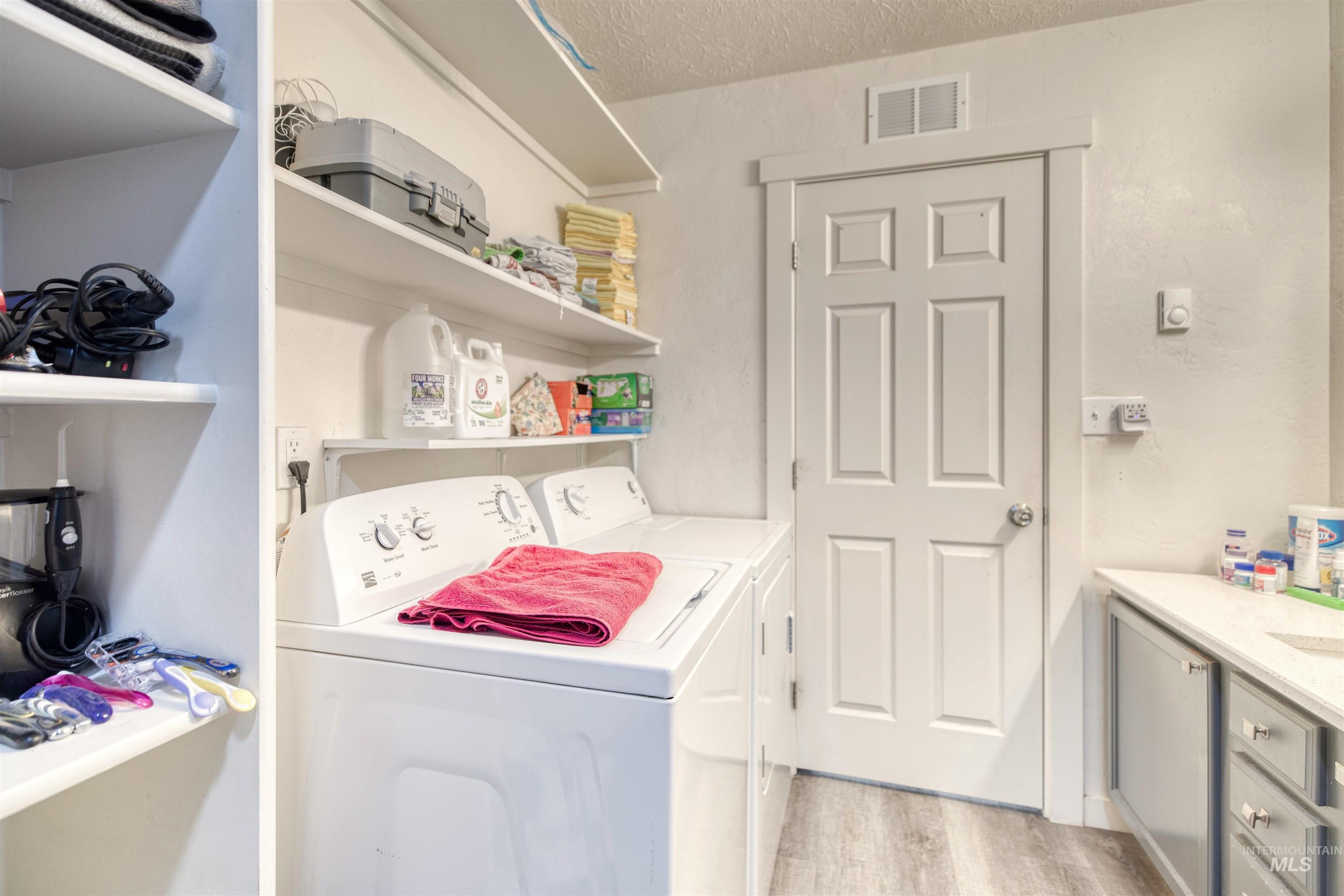 684/686 NW 6th St, Ontario, Oregon 97914, 2 Bedrooms, 1 Bathroom, Residential Income For Sale, Price $365,000, 98951271