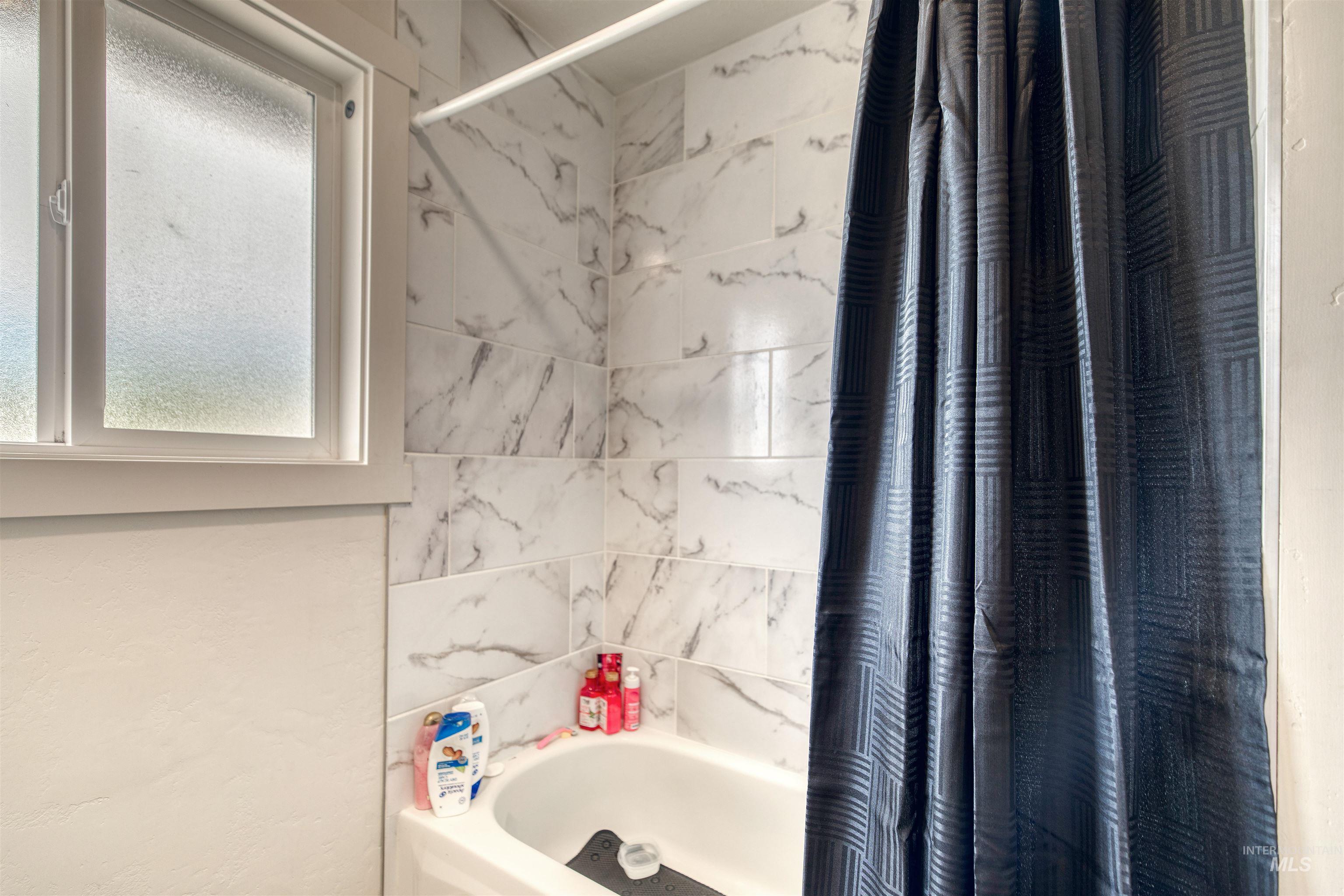 684/686 NW 6th St, Ontario, Oregon 97914, 2 Bedrooms, 1 Bathroom, Residential Income For Sale, Price $365,000, 98951271