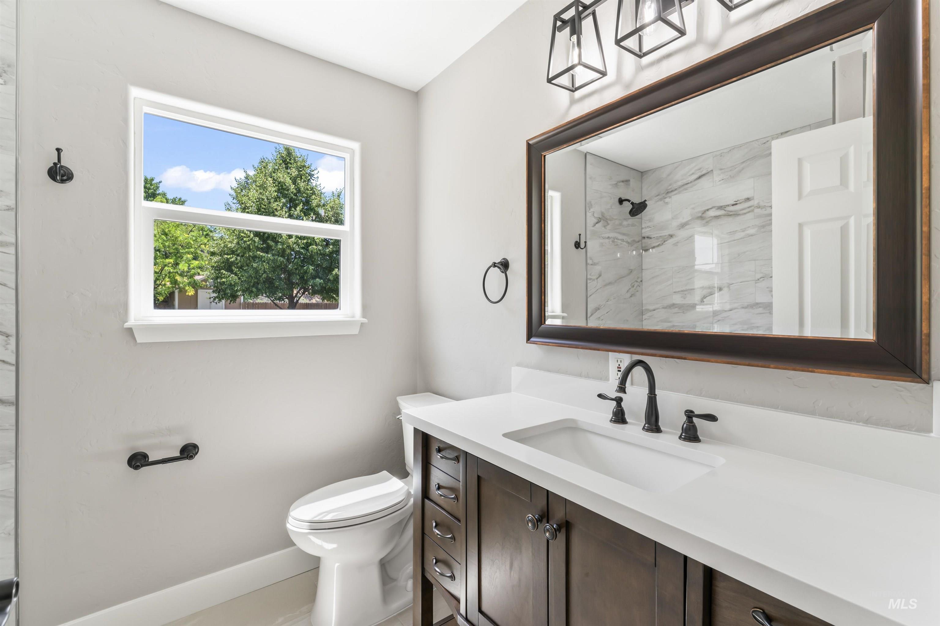 25 Horseshu Vue Circle, Horseshoe Bend, Idaho 83629, 4 Bedrooms, 3.5 Bathrooms, Residential For Sale, Price $831,900, 98951281