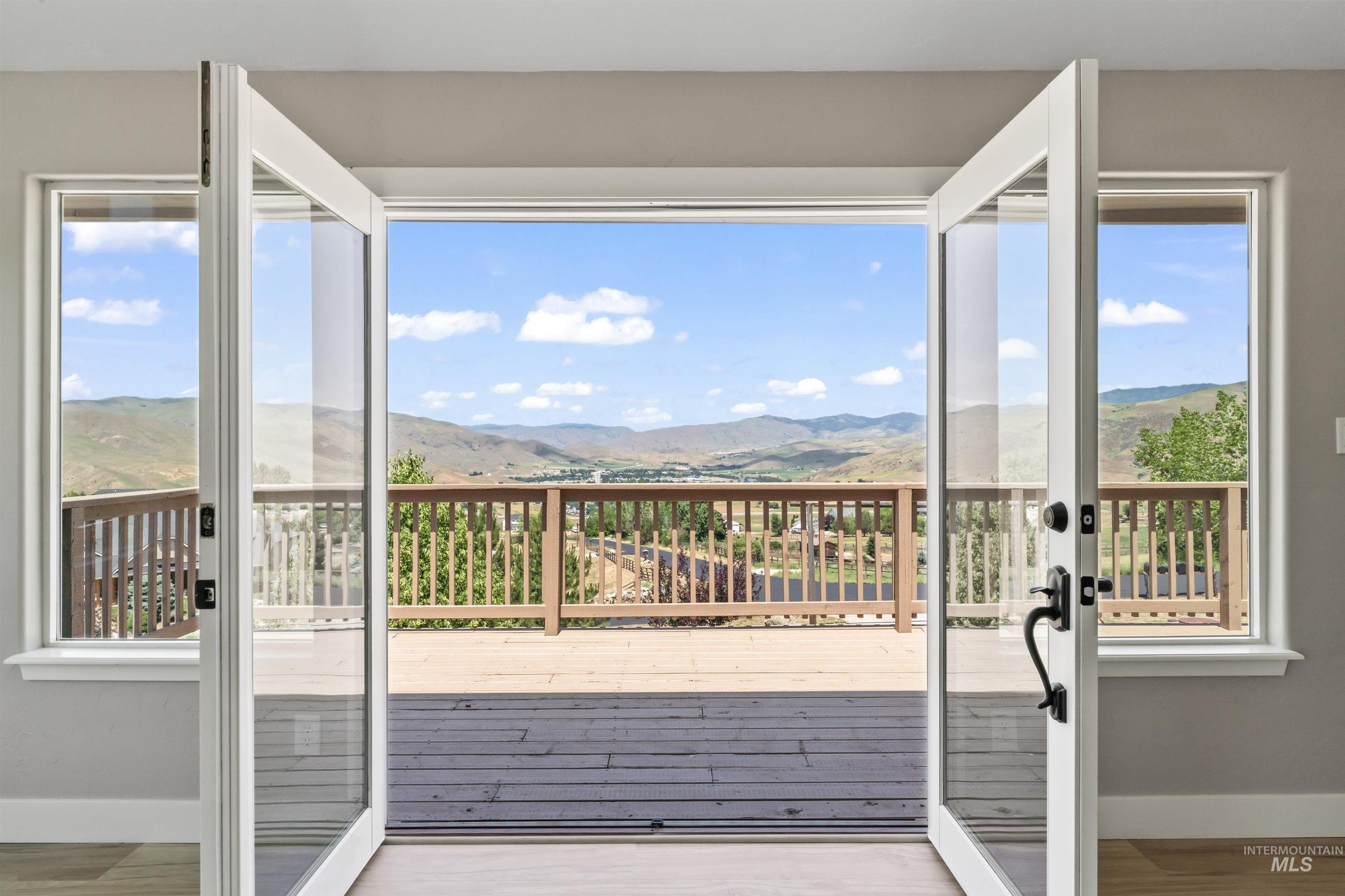 25 Horseshu Vue Circle, Horseshoe Bend, Idaho 83629, 4 Bedrooms, 3.5 Bathrooms, Residential For Sale, Price $831,900, 98951281