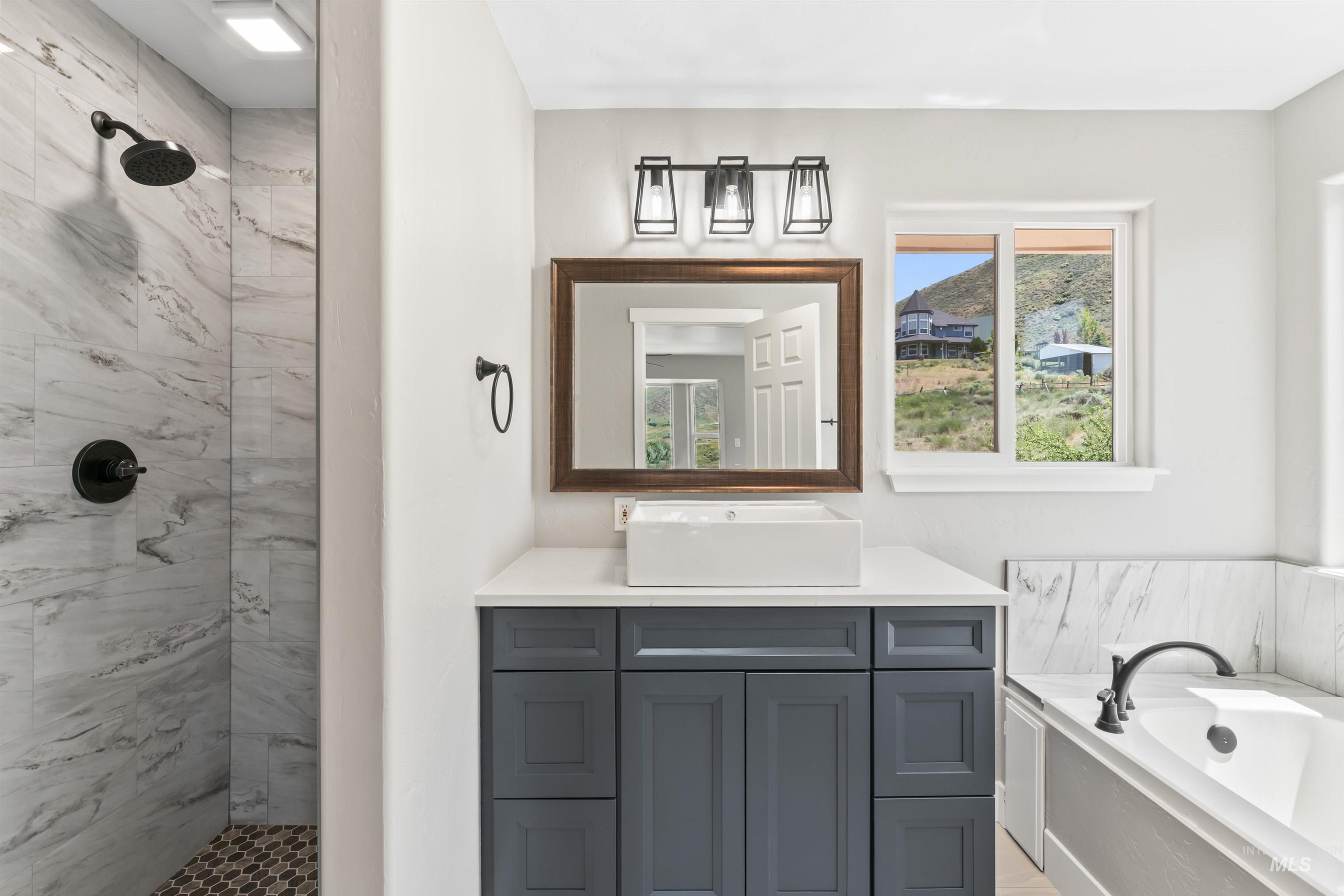 25 Horseshu Vue Circle, Horseshoe Bend, Idaho 83629, 4 Bedrooms, 3.5 Bathrooms, Residential For Sale, Price $831,900, 98951281