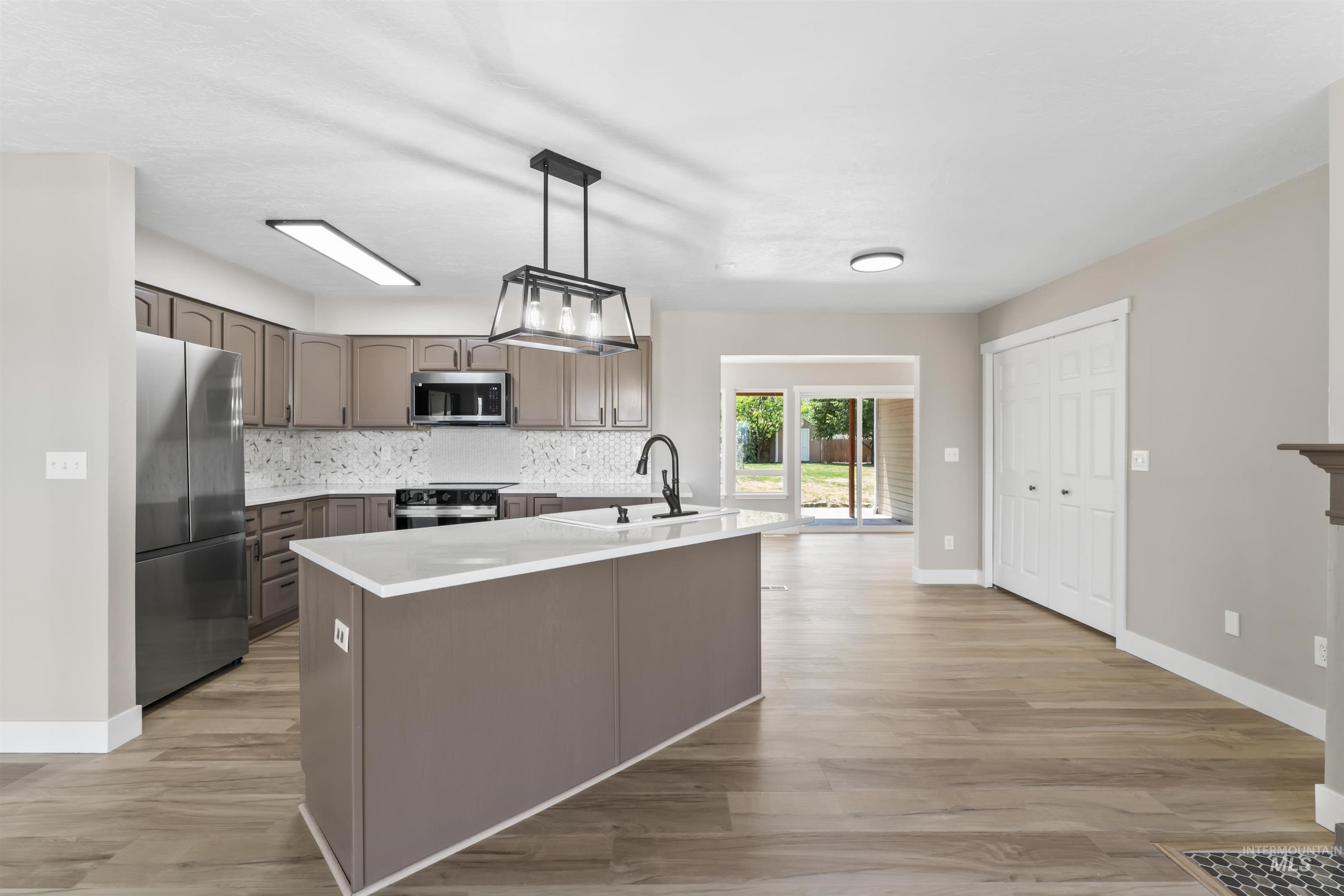 25 Horseshu Vue Circle, Horseshoe Bend, Idaho 83629, 4 Bedrooms, 3.5 Bathrooms, Residential For Sale, Price $831,900, 98951281