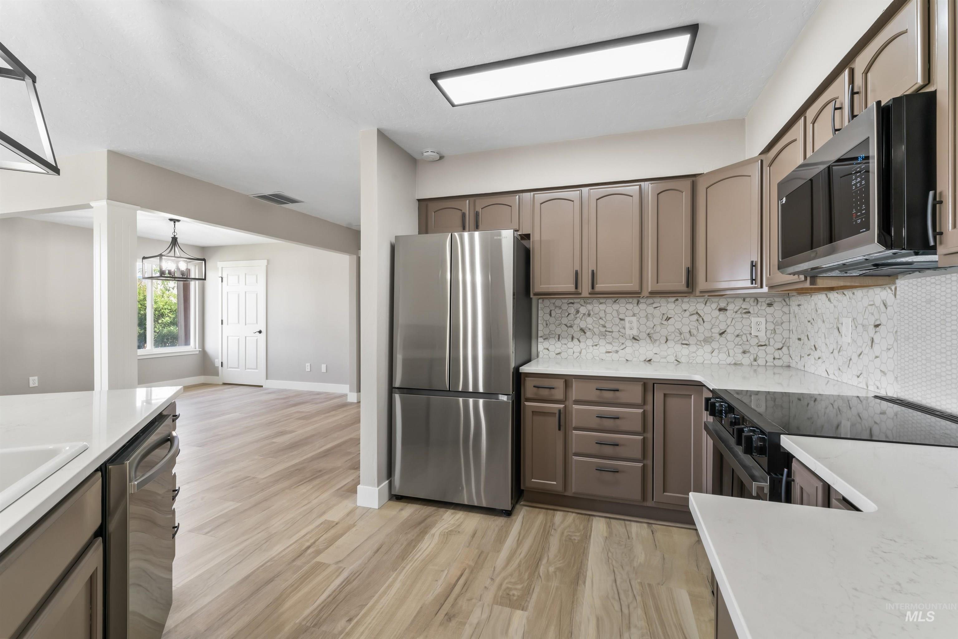 25 Horseshu Vue Circle, Horseshoe Bend, Idaho 83629, 4 Bedrooms, 3.5 Bathrooms, Residential For Sale, Price $831,900, 98951281