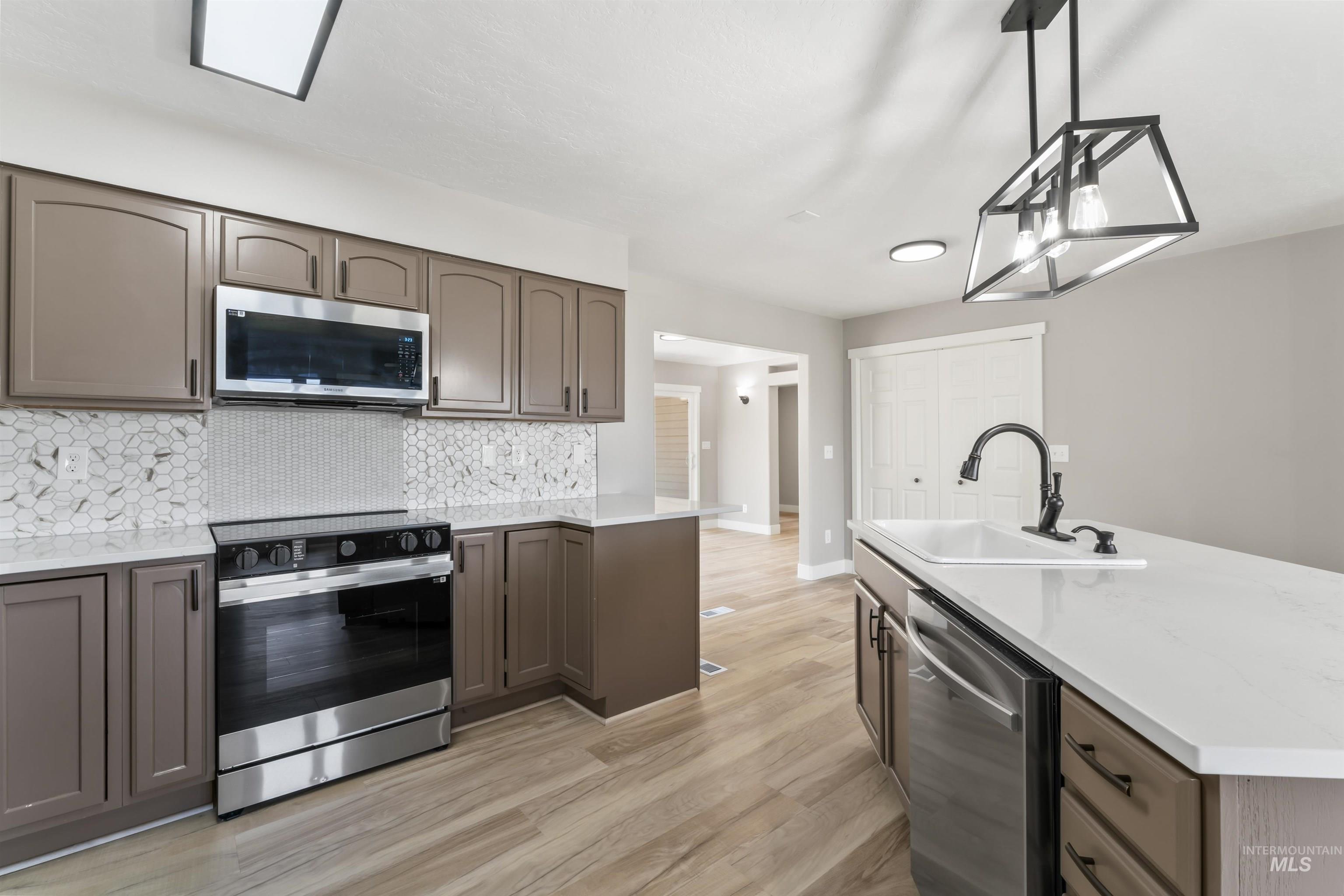 25 Horseshu Vue Circle, Horseshoe Bend, Idaho 83629, 4 Bedrooms, 3.5 Bathrooms, Residential For Sale, Price $831,900, 98951281