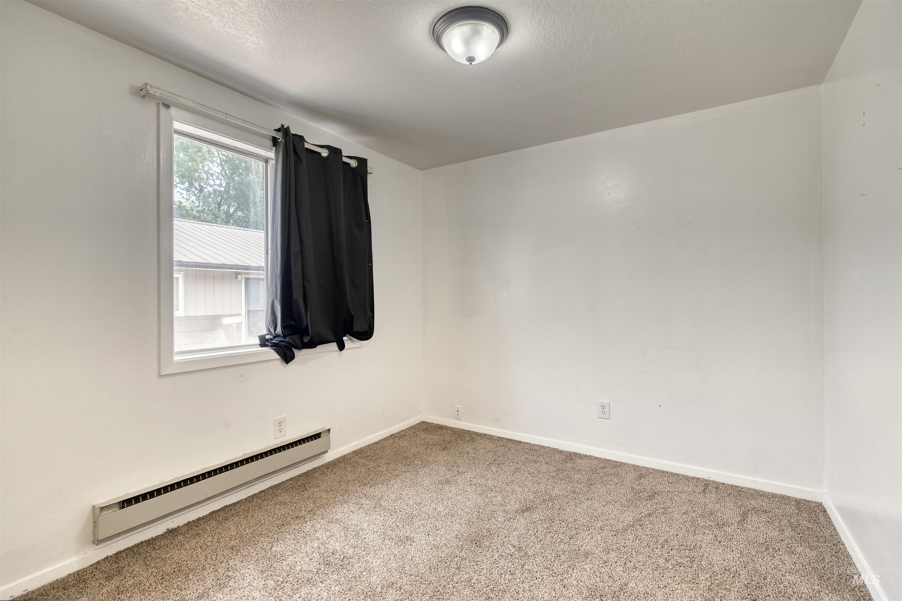 345/347 NW 7th St, Ontario, Oregon 97914, 2 Bedrooms, 1 Bathroom, Residential Income For Sale, Price $335,000, 98951288