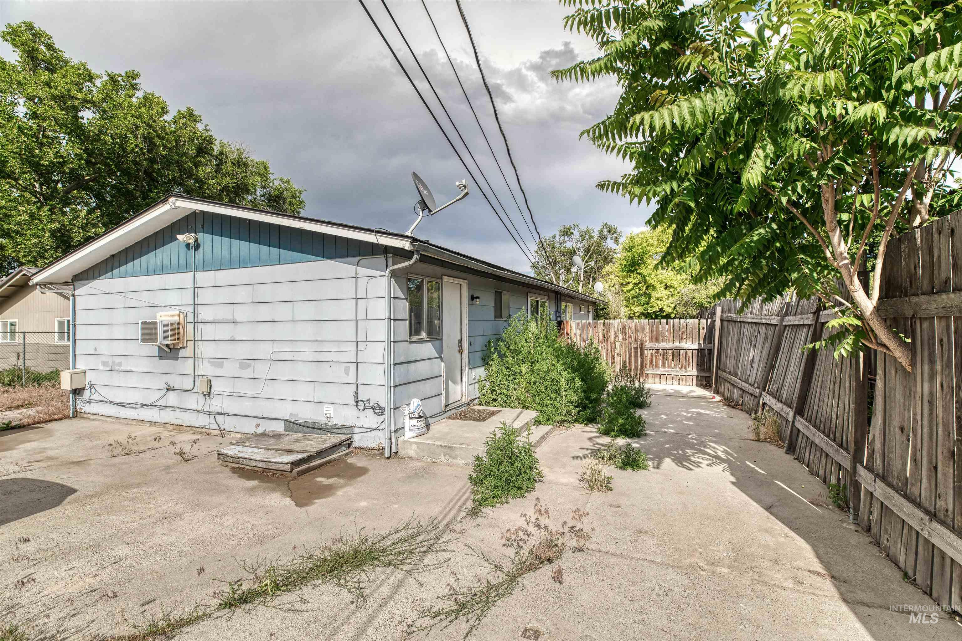 345/347 NW 7th St, Ontario, Oregon 97914, 2 Bedrooms, 1 Bathroom, Residential Income For Sale, Price $335,000, 98951288