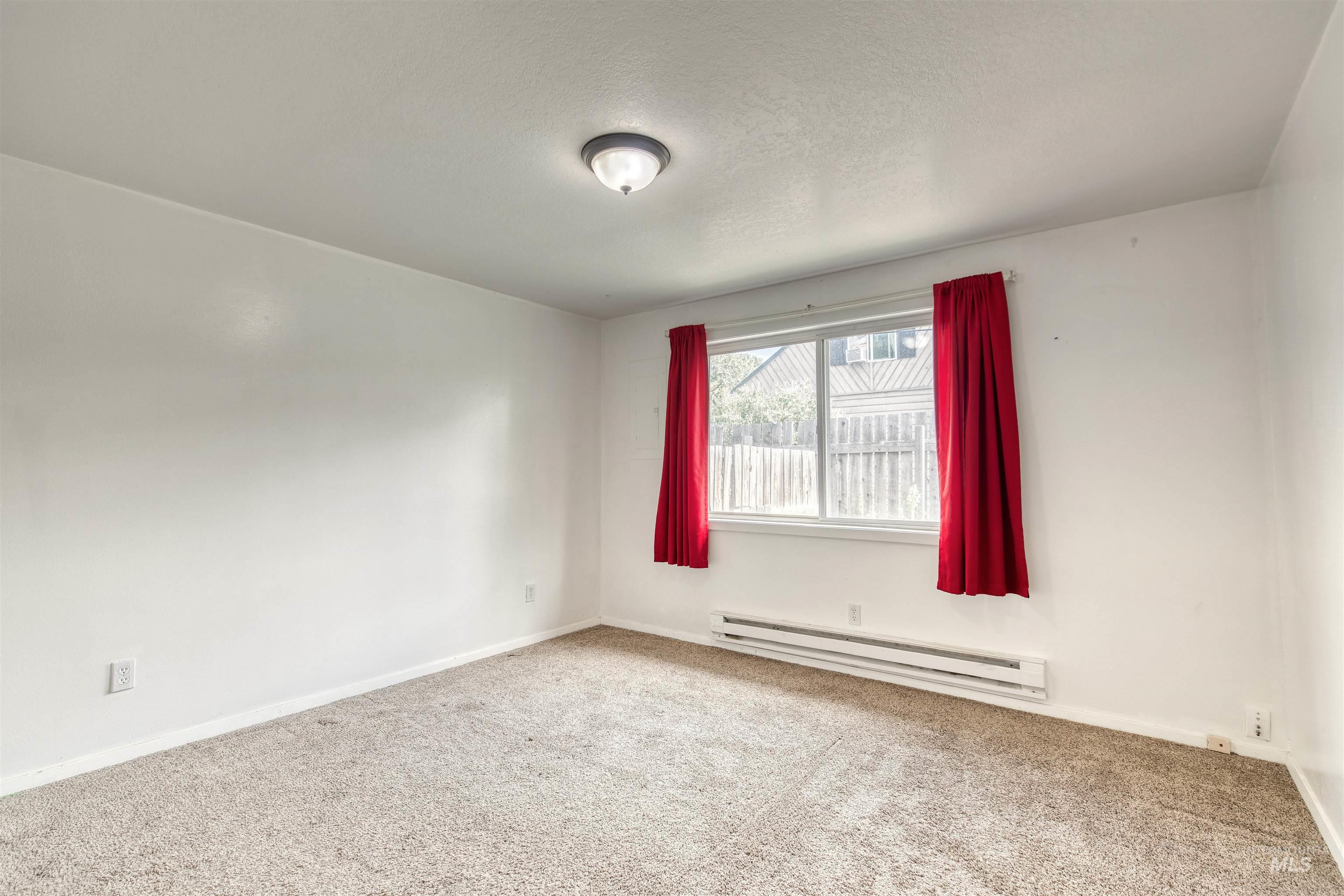 345/347 NW 7th St, Ontario, Oregon 97914, 2 Bedrooms, 1 Bathroom, Residential Income For Sale, Price $335,000, 98951288