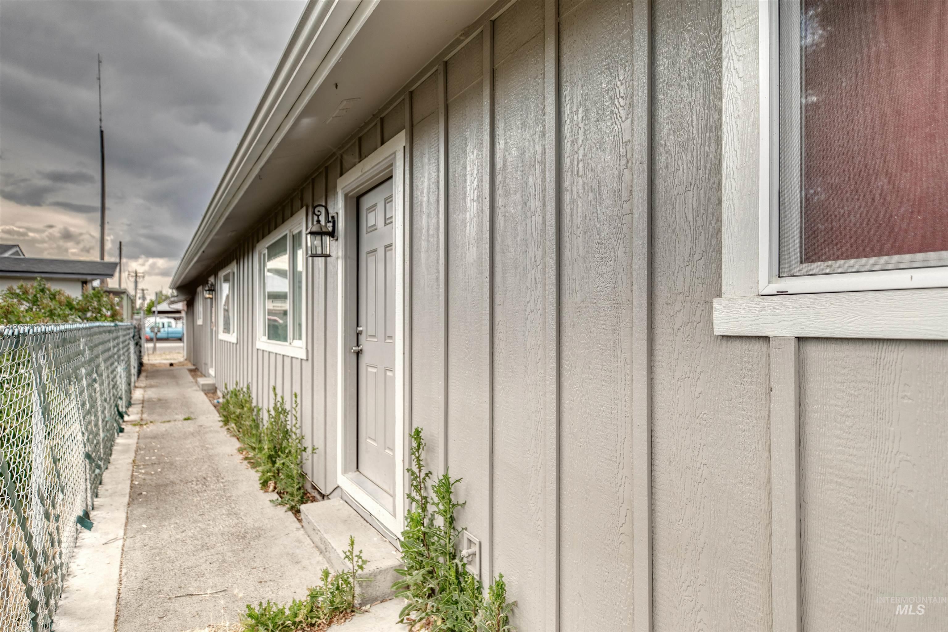 650/652 NW 6th St, Ontario, Oregon 97914, 2 Bedrooms, 1 Bathroom, Residential Income For Sale, Price $365,000, 98951289